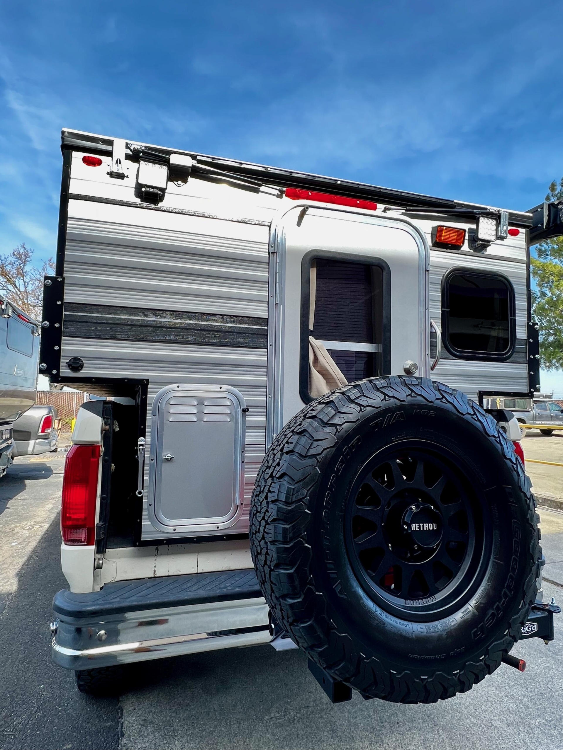 1997 Ford F-350 Power Stroke 4×4 Camper
