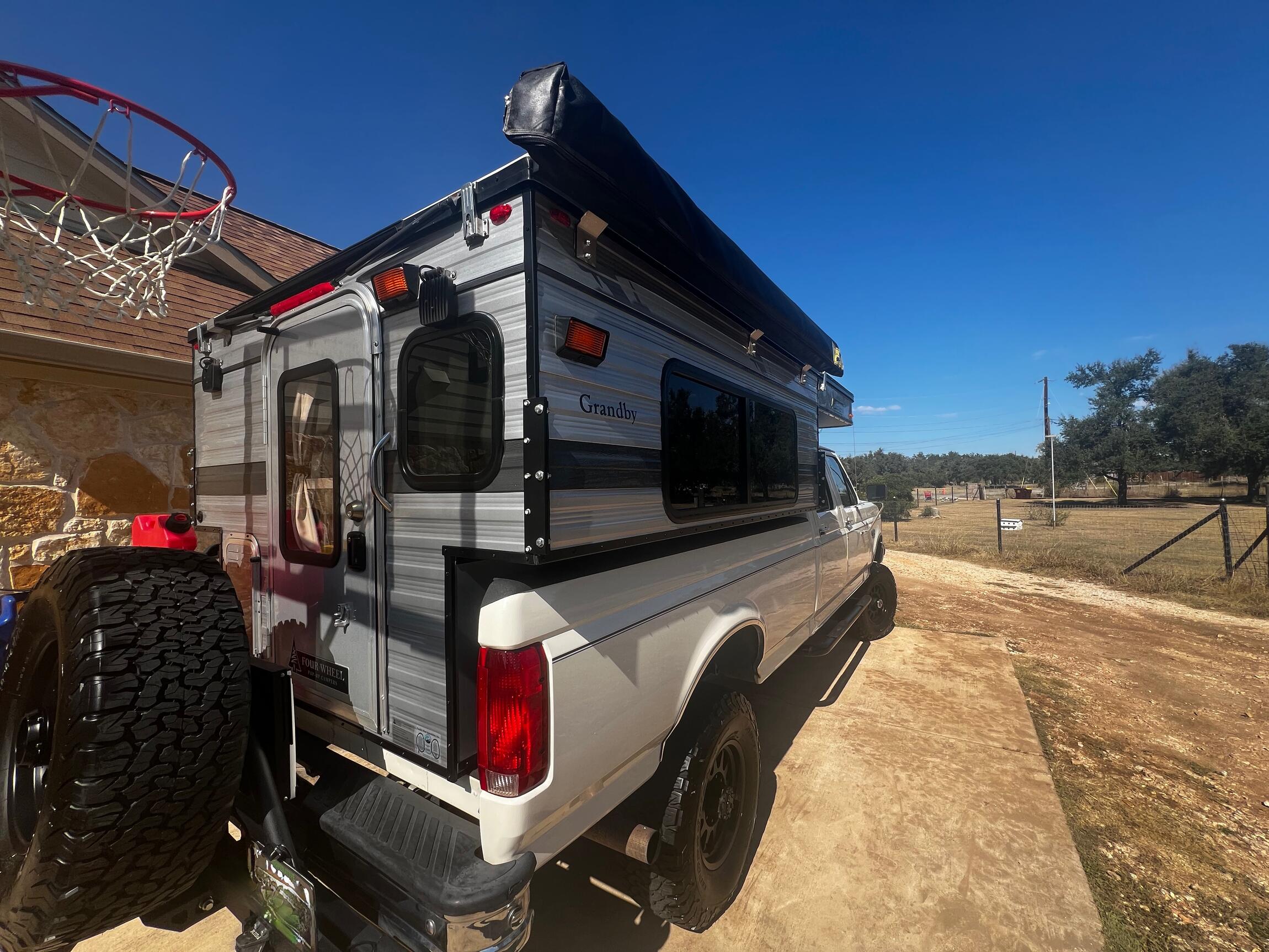 1997 Ford F-350 Power Stroke 4×4 Camper