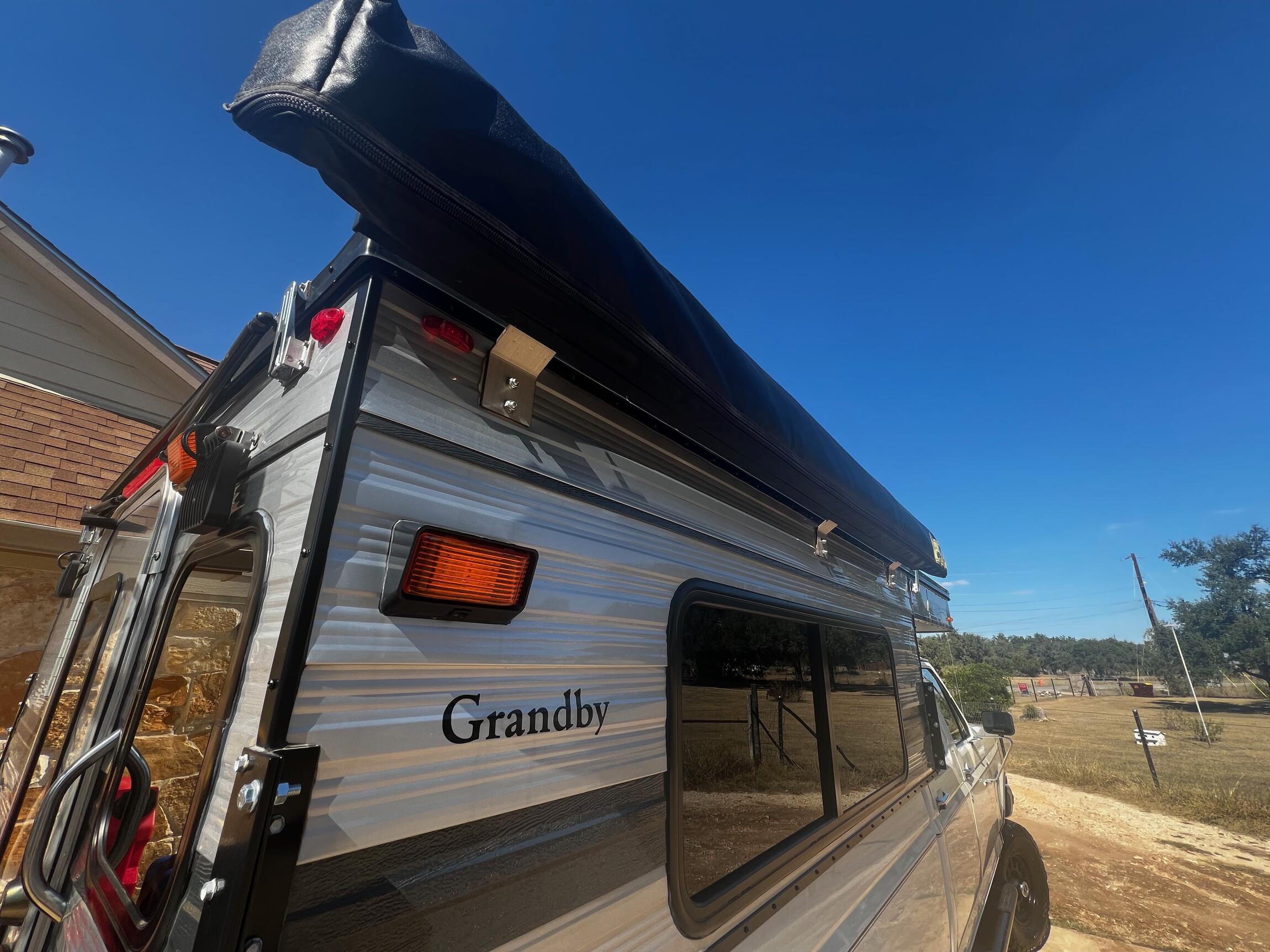 1997 Ford F-350 Power Stroke 4×4 Camper
