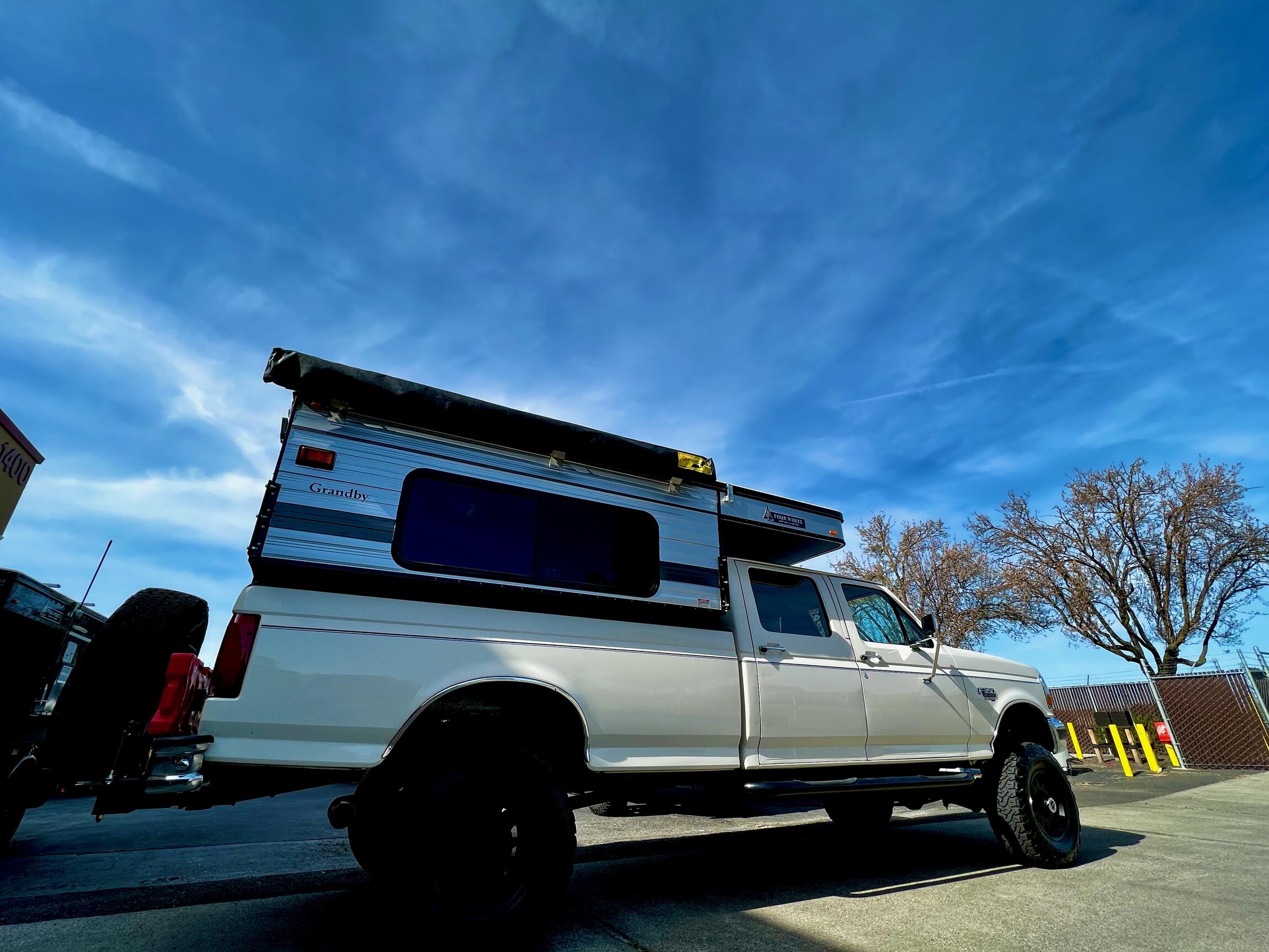 1997 Ford F-350 Power Stroke 4×4 Camper