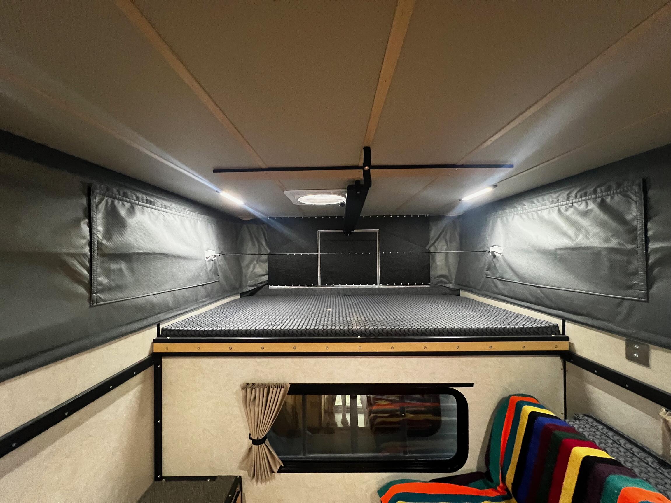 1997 Ford F-350 Power Stroke 4×4 Camper