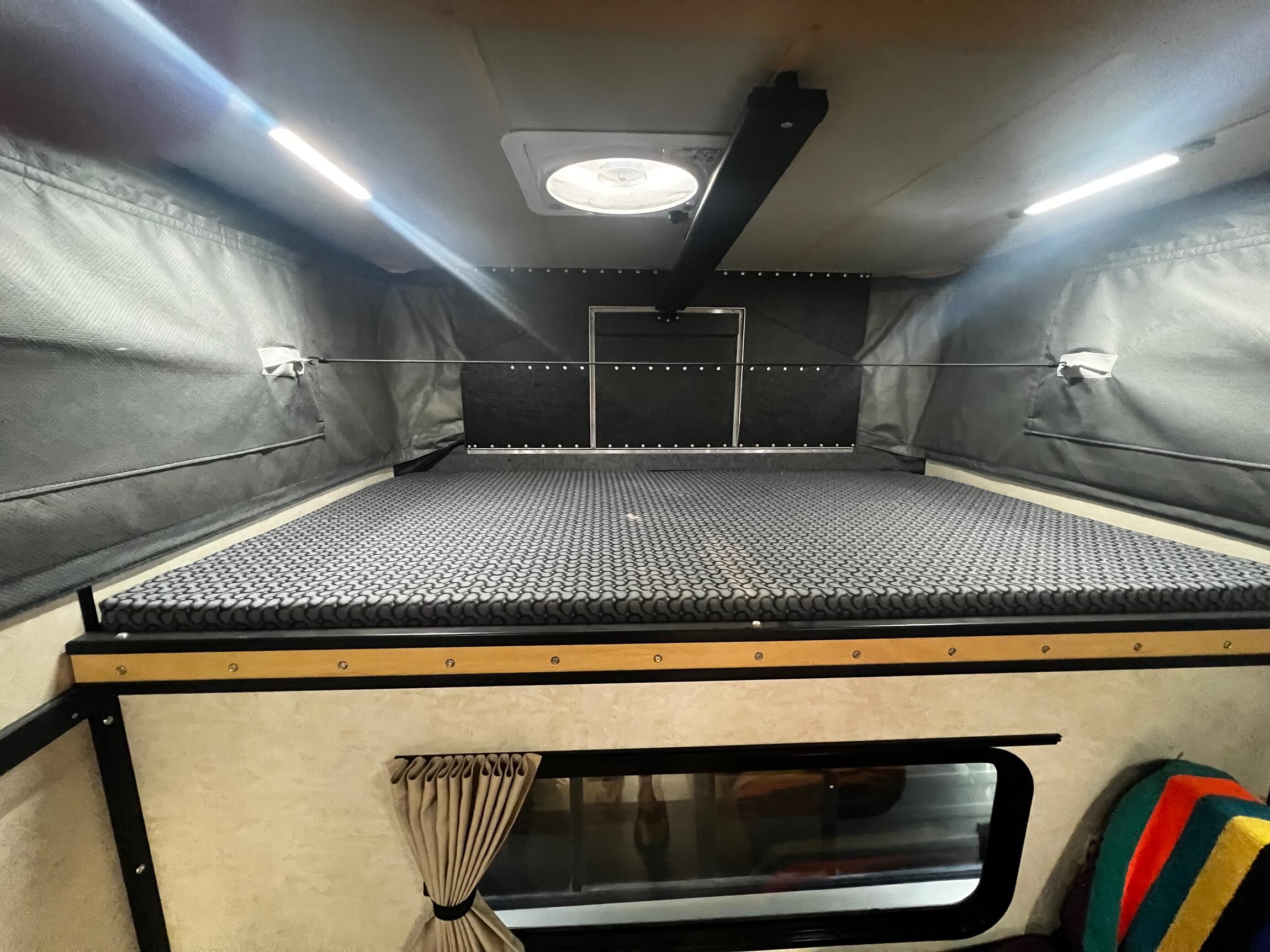 1997 Ford F-350 Power Stroke 4×4 Camper