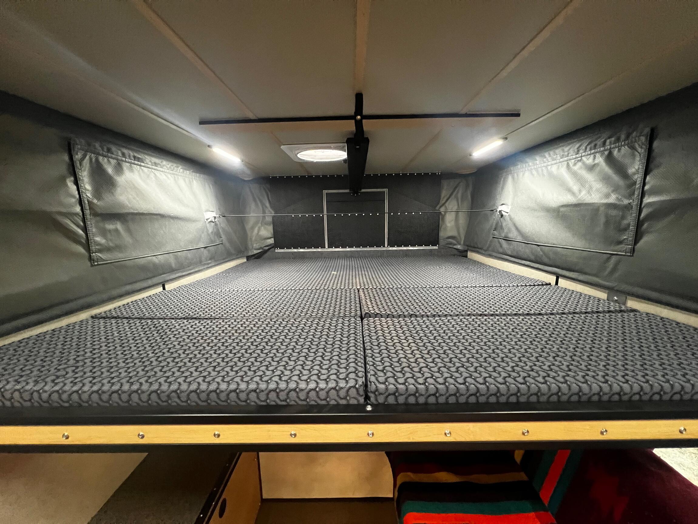 1997 Ford F-350 Power Stroke 4×4 Camper