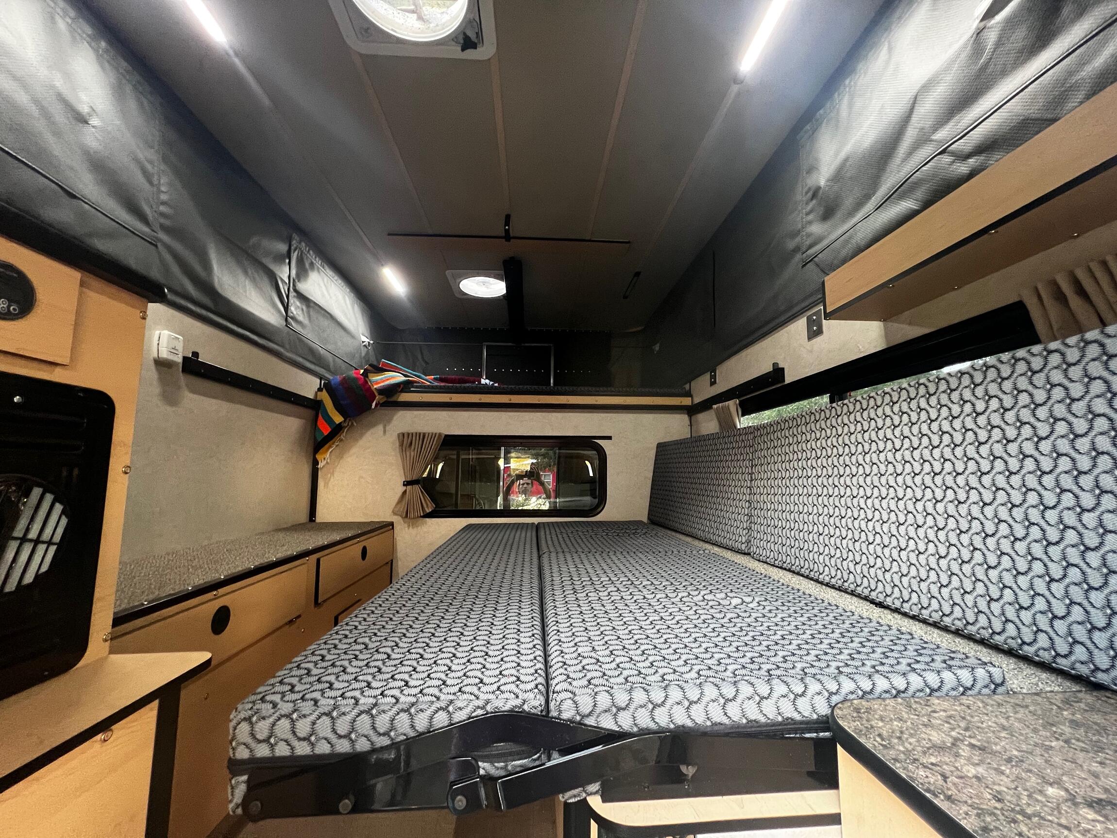 1997 Ford F-350 Power Stroke 4×4 Camper