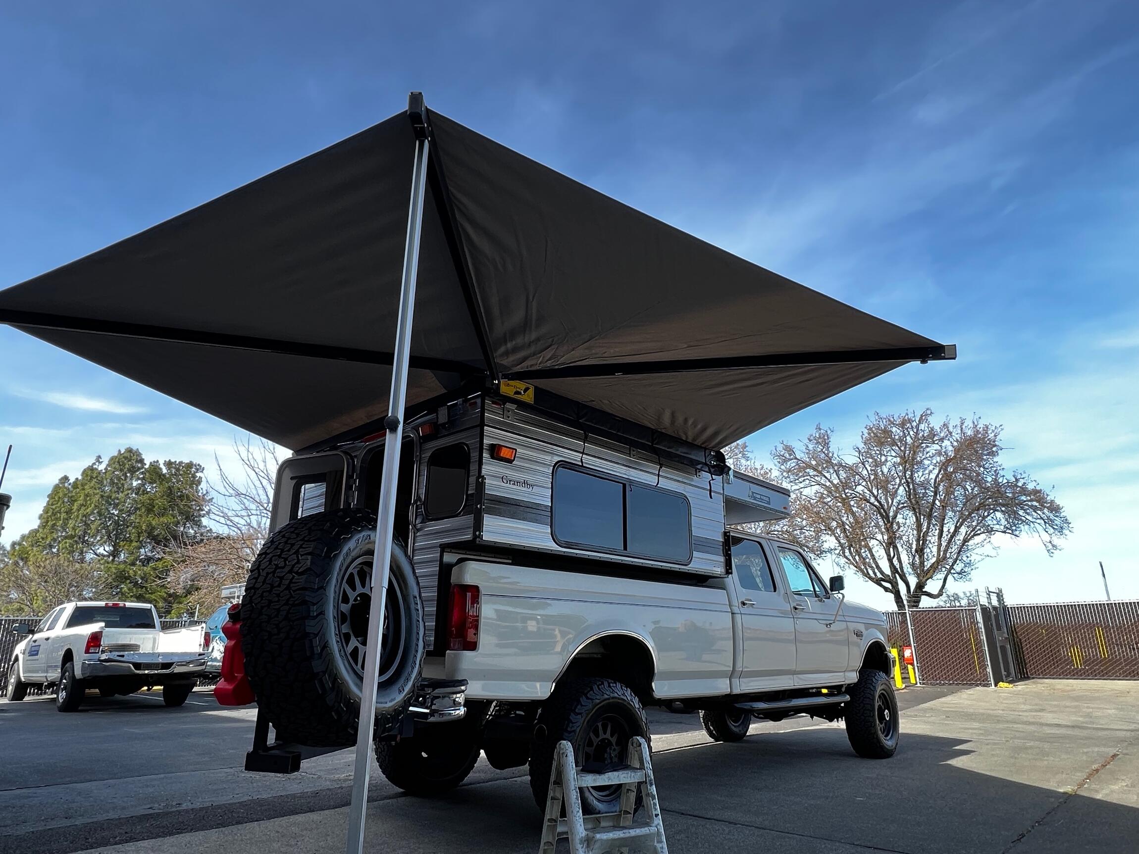 1997 Ford F-350 Power Stroke 4×4 Camper