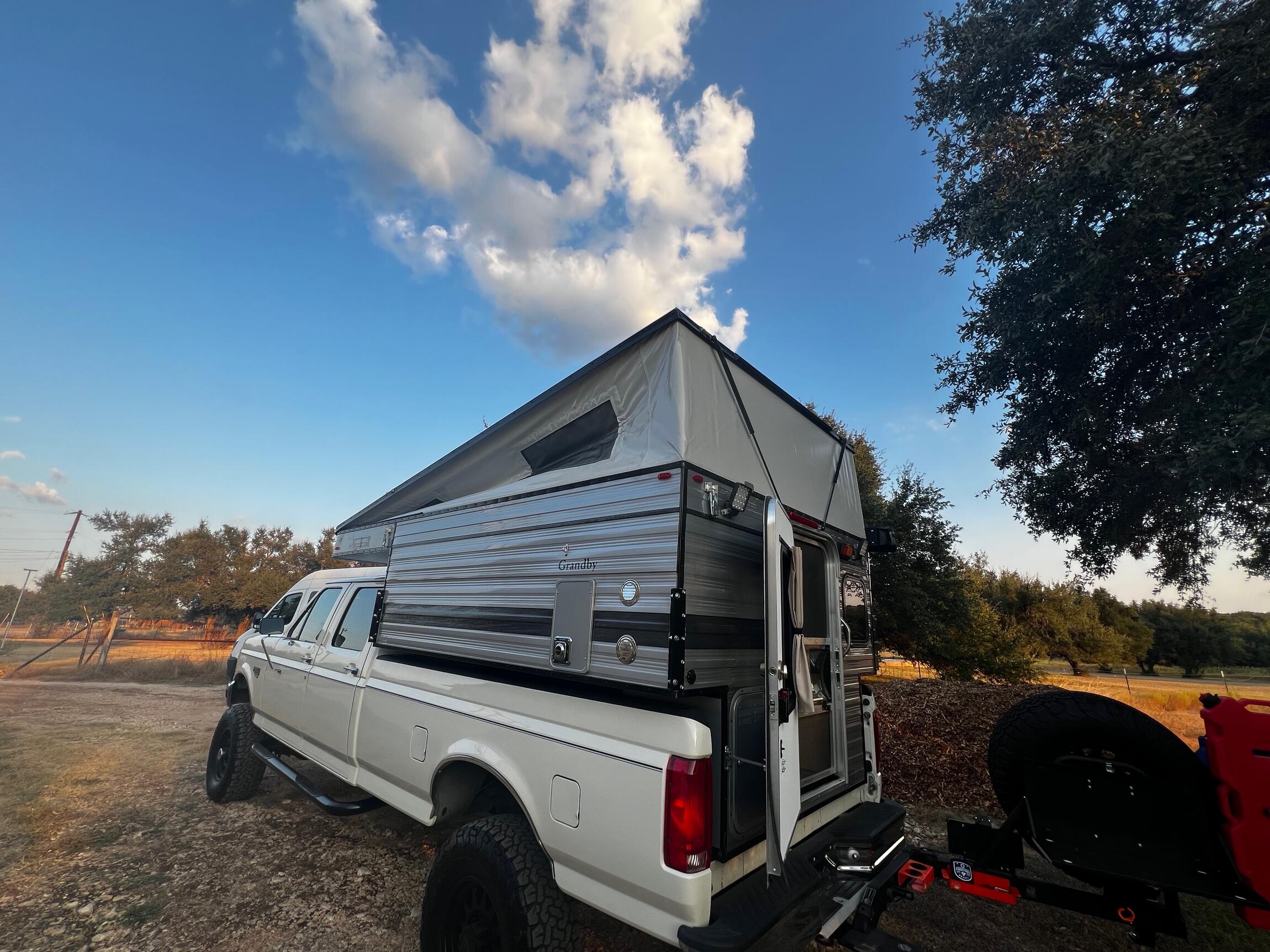 1997 Ford F-350 Power Stroke 4×4 Camper