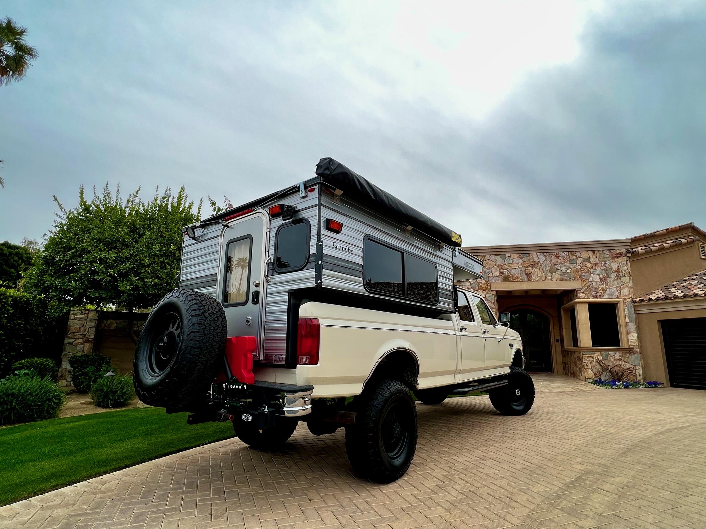 1997 Ford F-350 Power Stroke 4×4 Camper