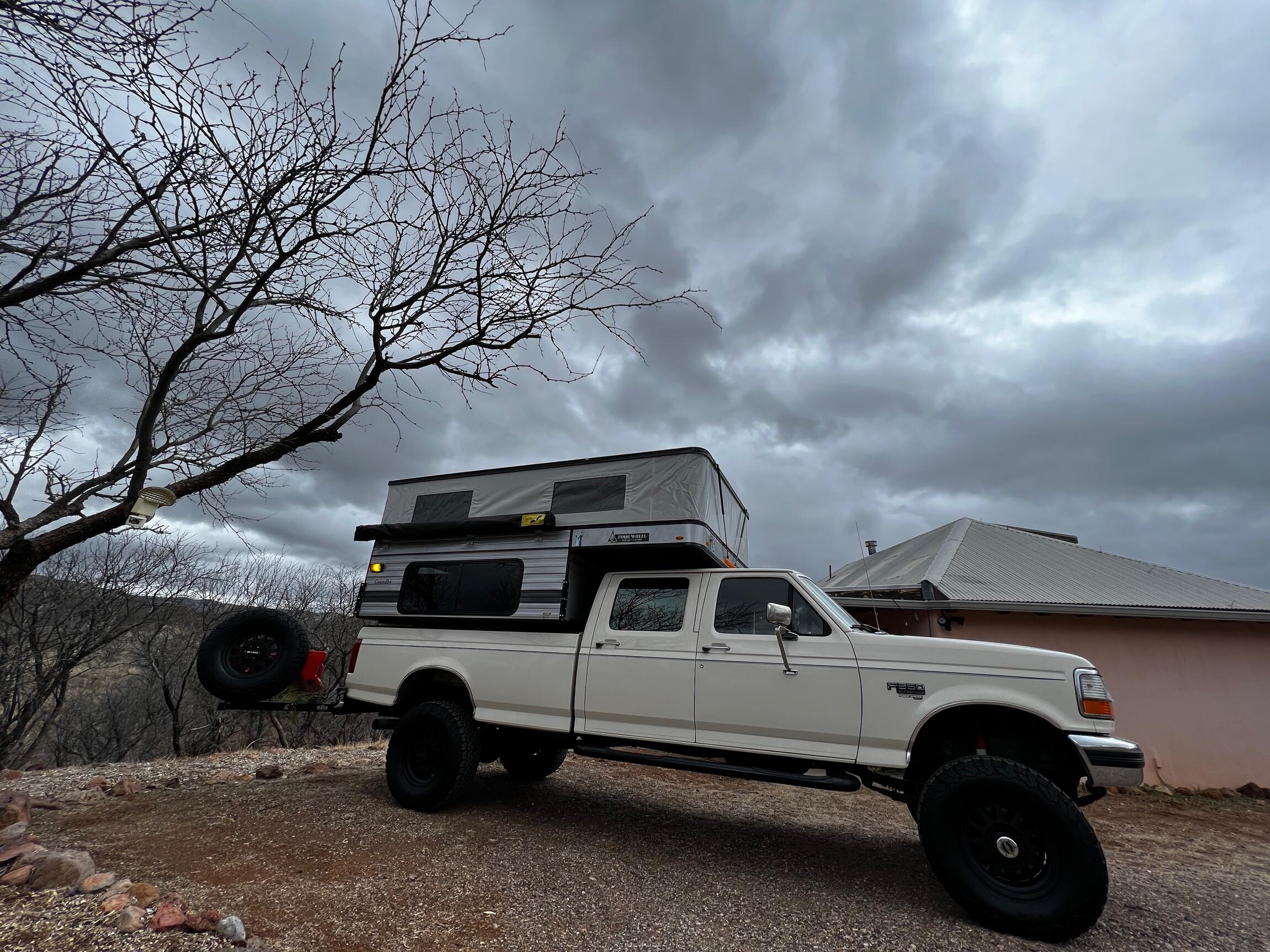 1997 Ford F-350 Power Stroke 4×4 Camper