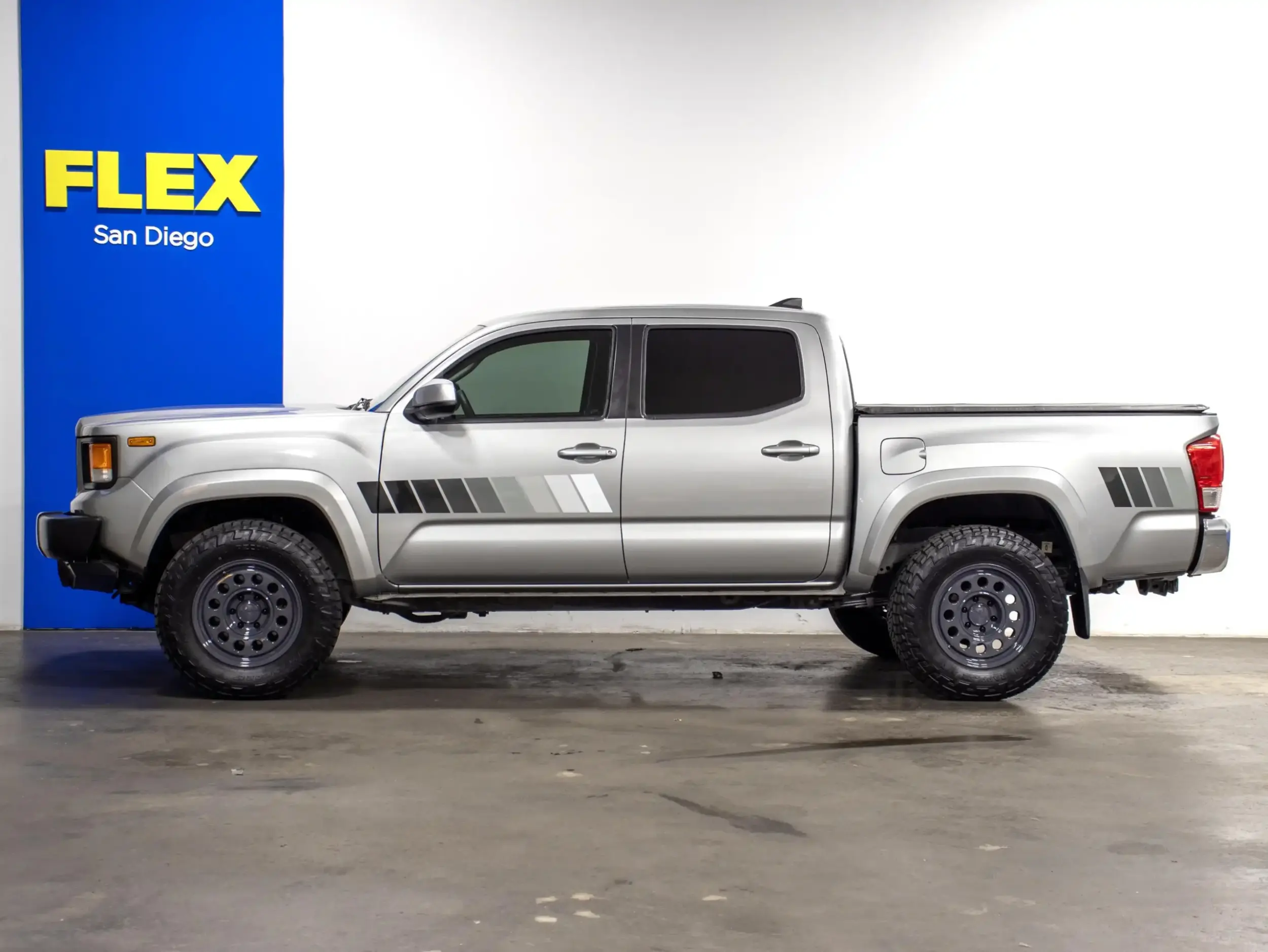 Renoca Windansea 2017 Toyota Tacoma SR5 - 2