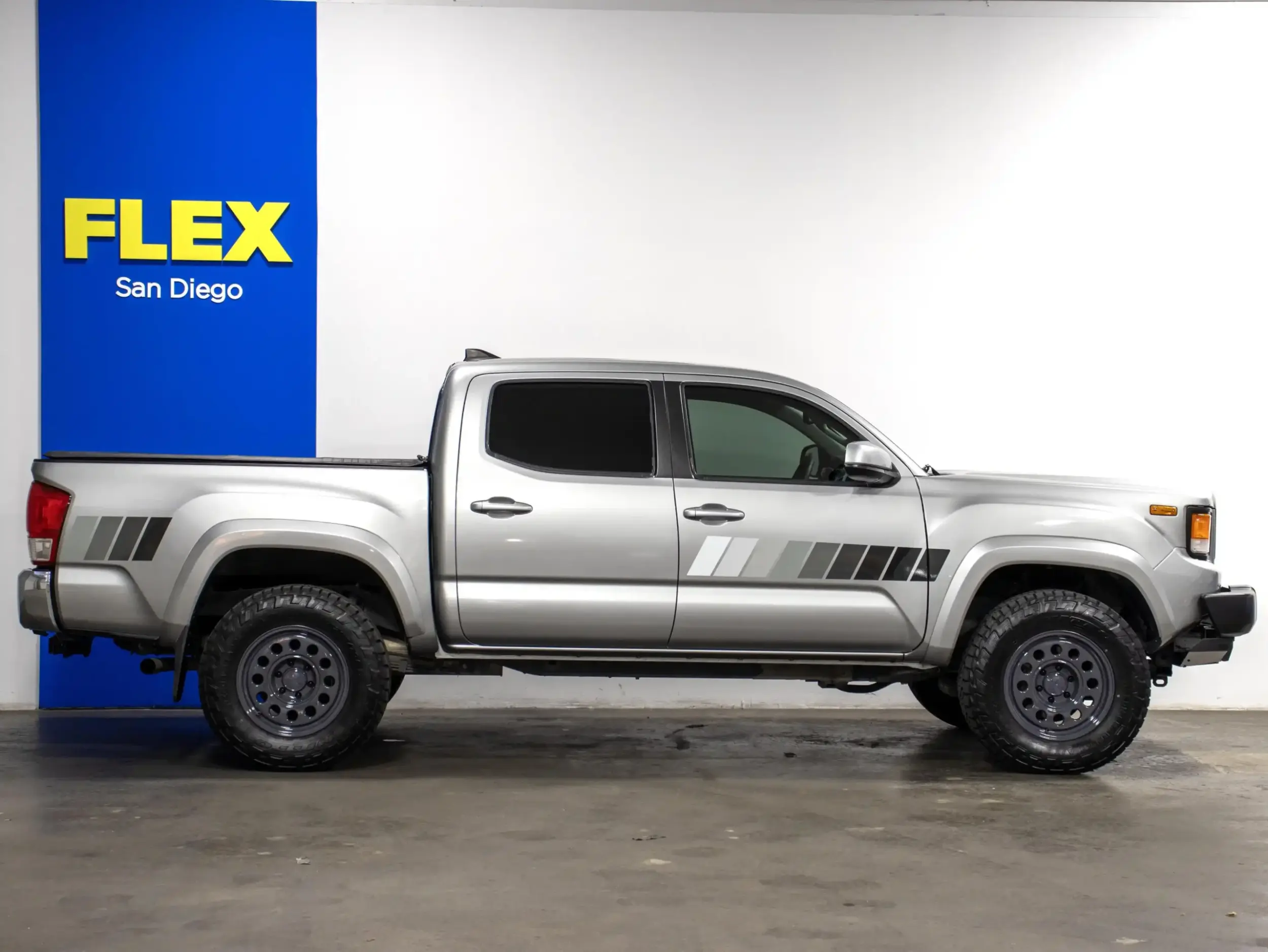 Renoca Windansea 2017 Toyota Tacoma SR5