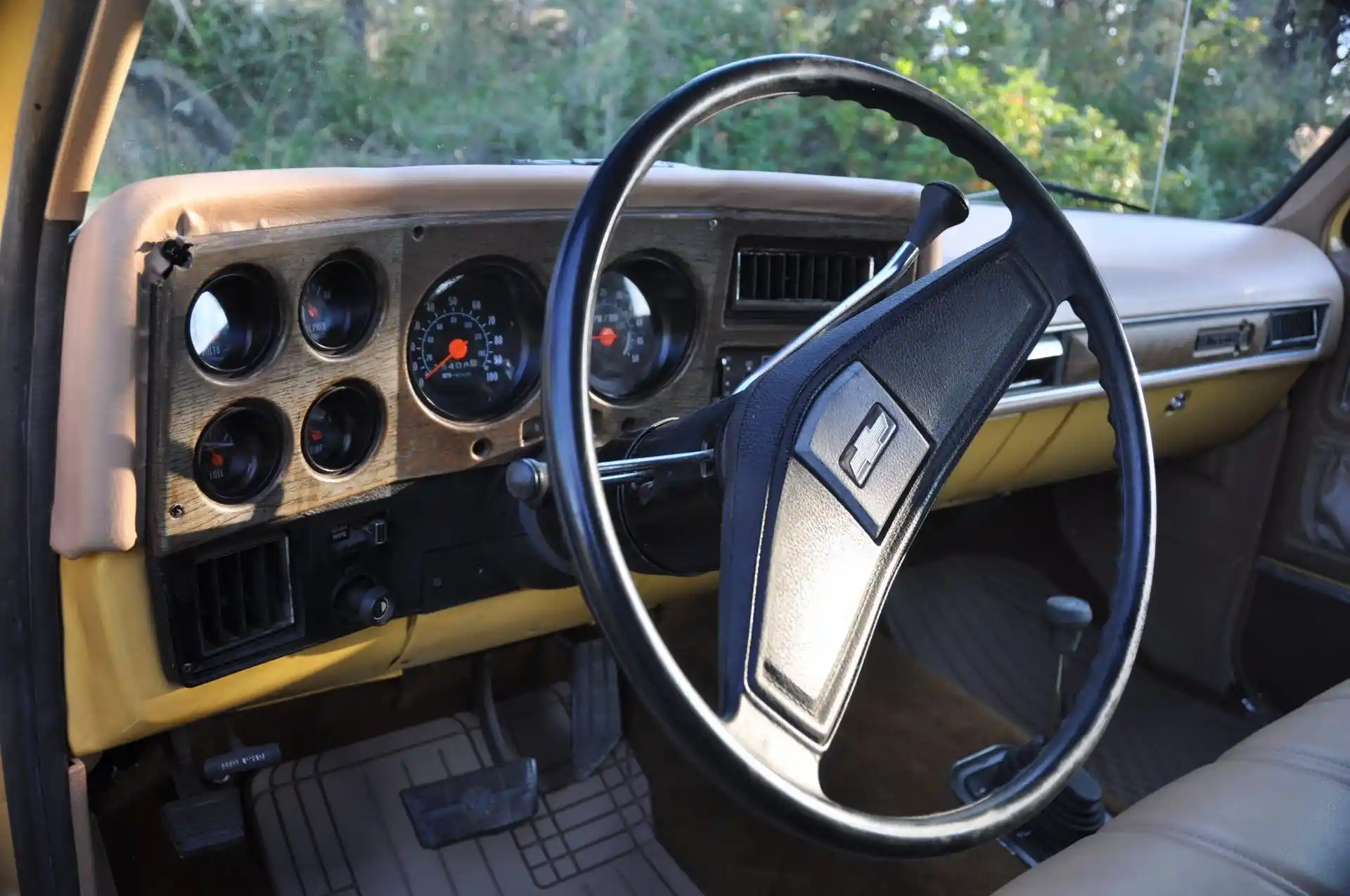 1977 Chevrolet Suburban K20 Silverado