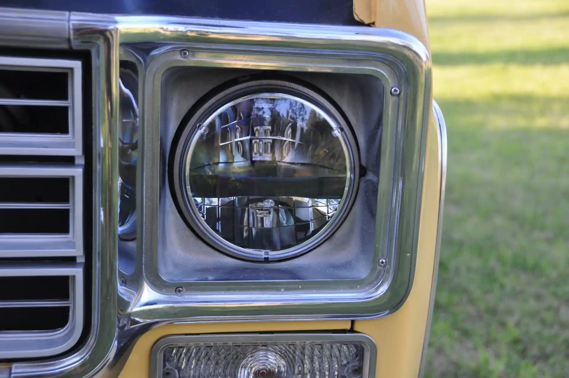 1977 Chevrolet Suburban K20 Silverado