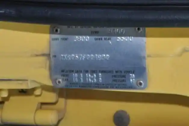 1977 Chevrolet Suburban K20 Silverado - 2