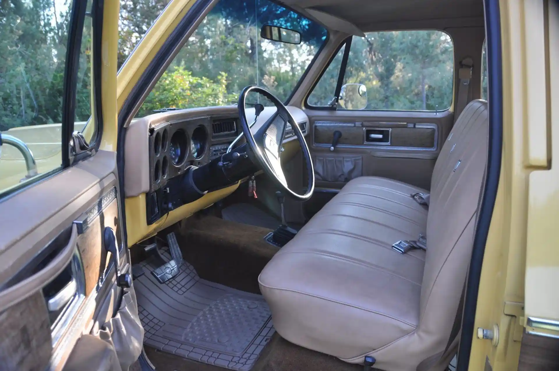 1977 Chevrolet Suburban K20 Silverado