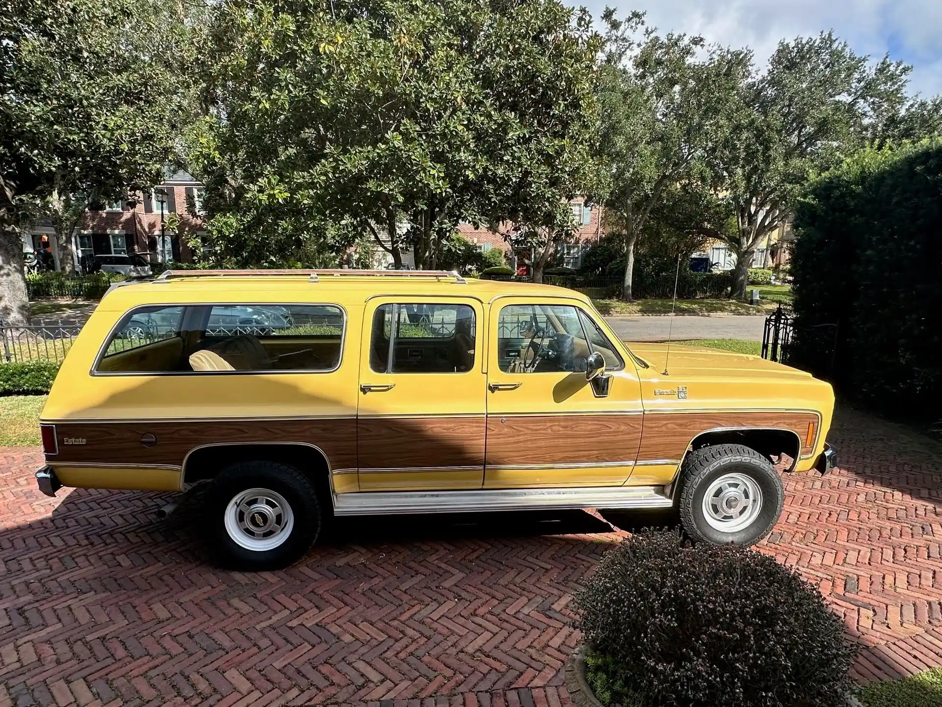 1977 Chevrolet Suburban K20 Silverado