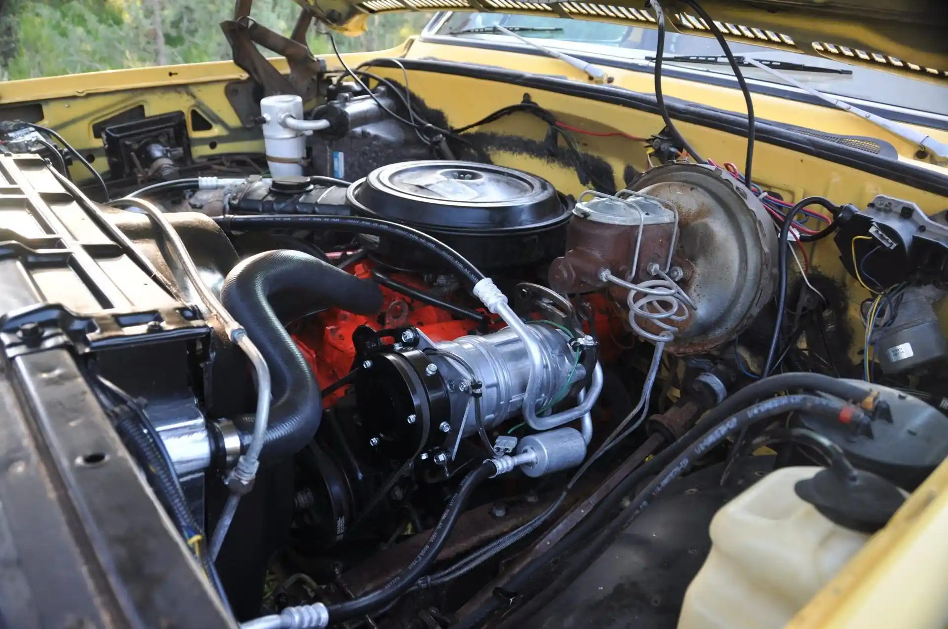 1977 Chevrolet Suburban K20 Silverado - 3