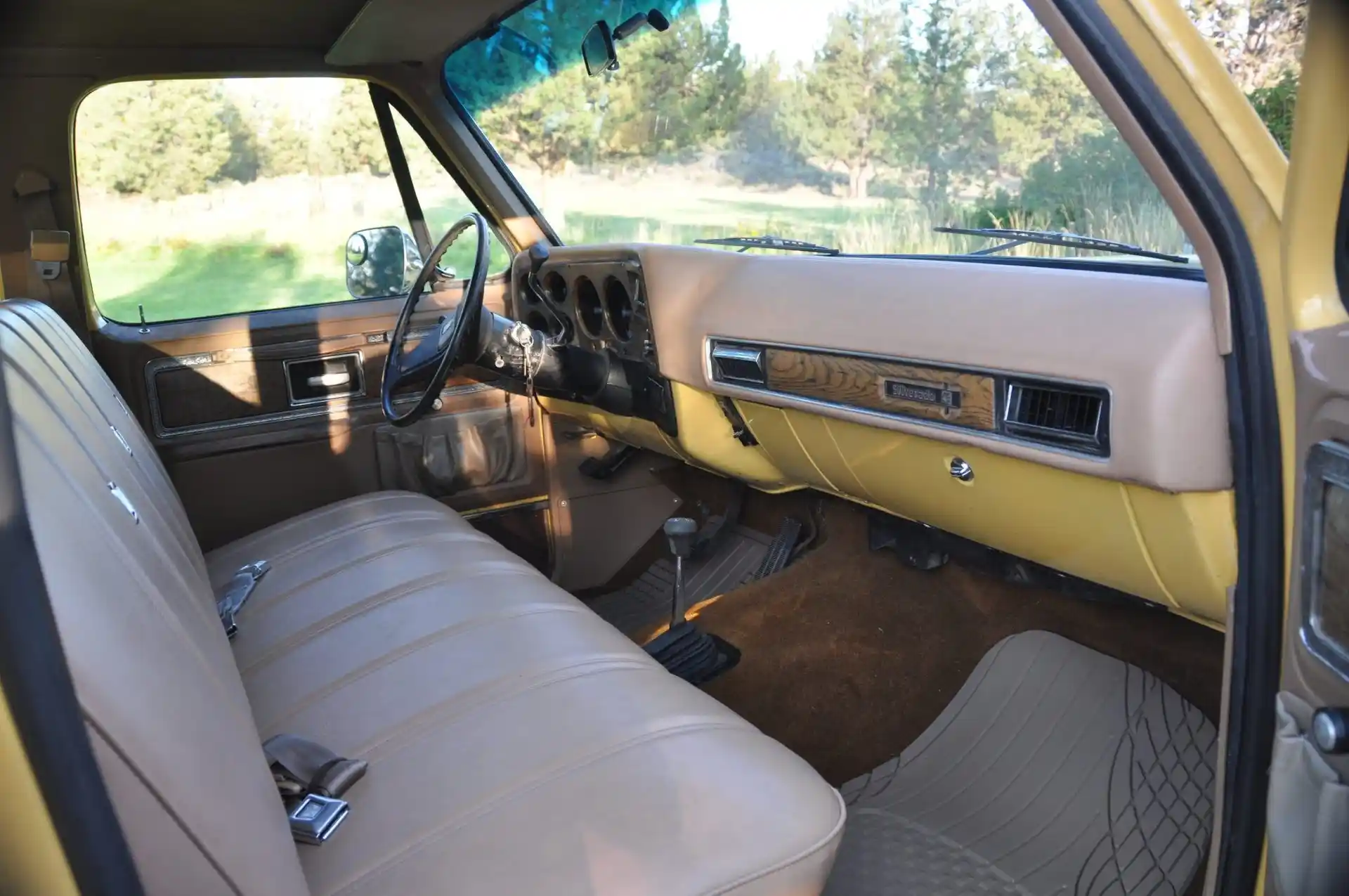 1977 Chevrolet Suburban K20 Silverado - 5