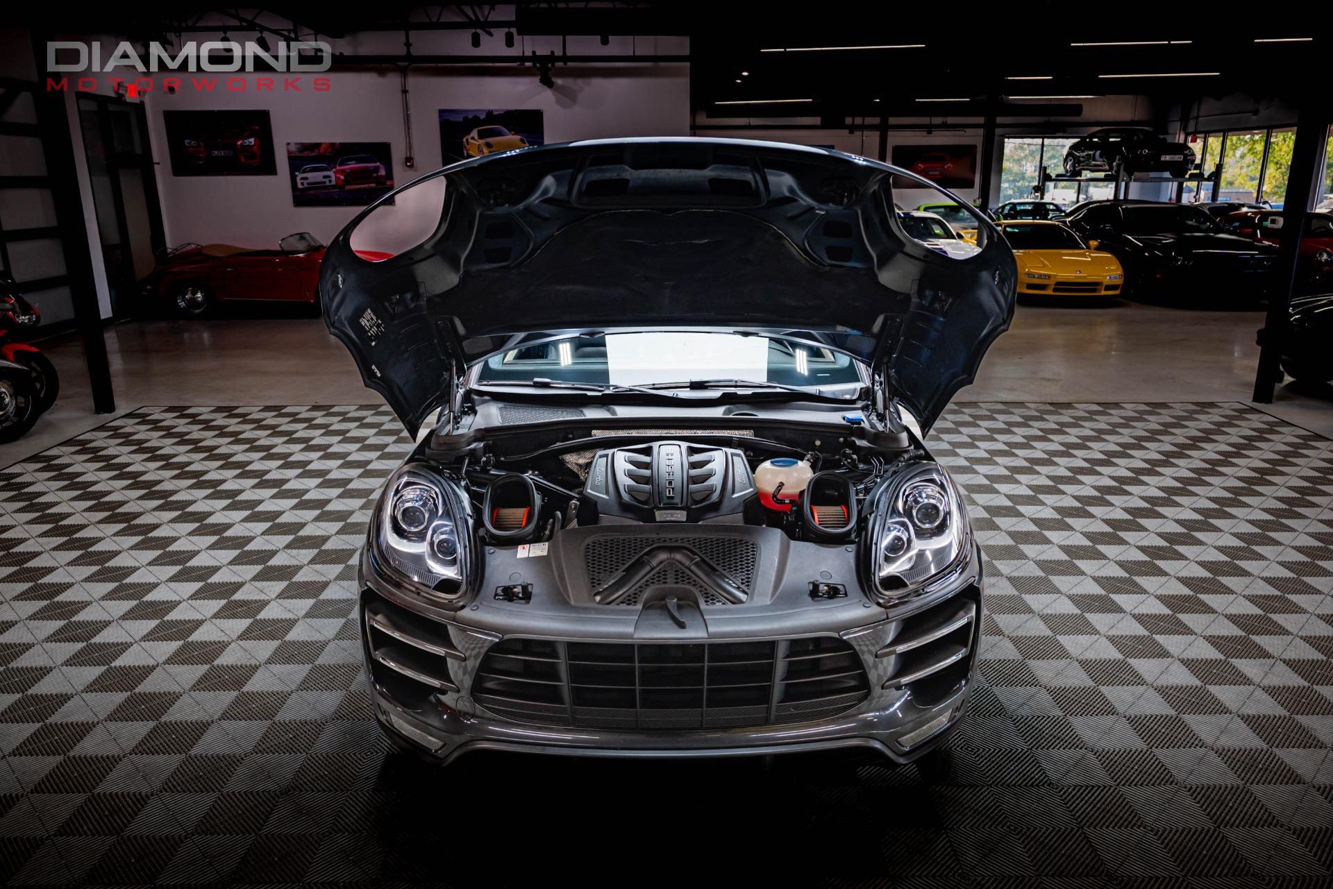 2018 Porsche Macan Turbo - 3