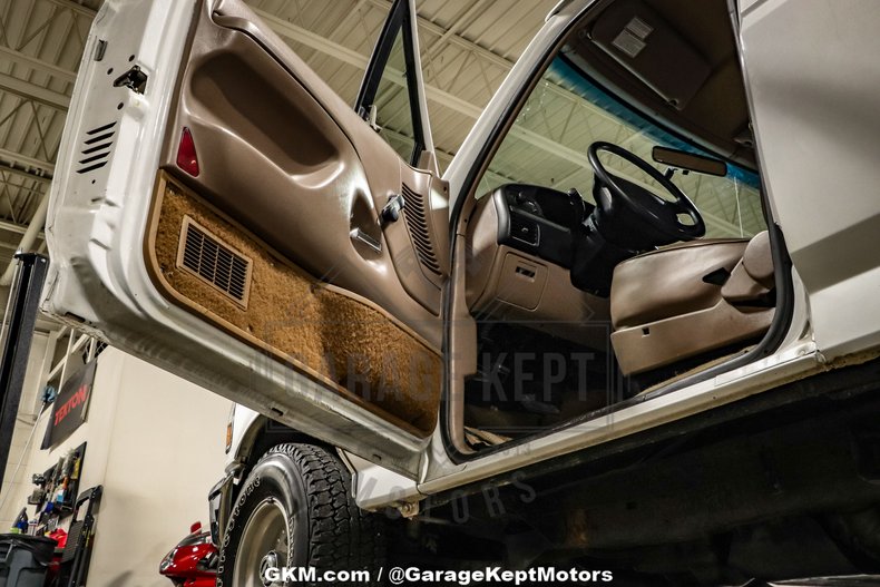 1994 Ford Bronco XL 4x4 - 2