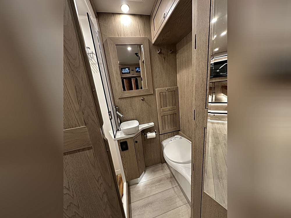 Sold: 2023 EarthRoamer XV-SX-002