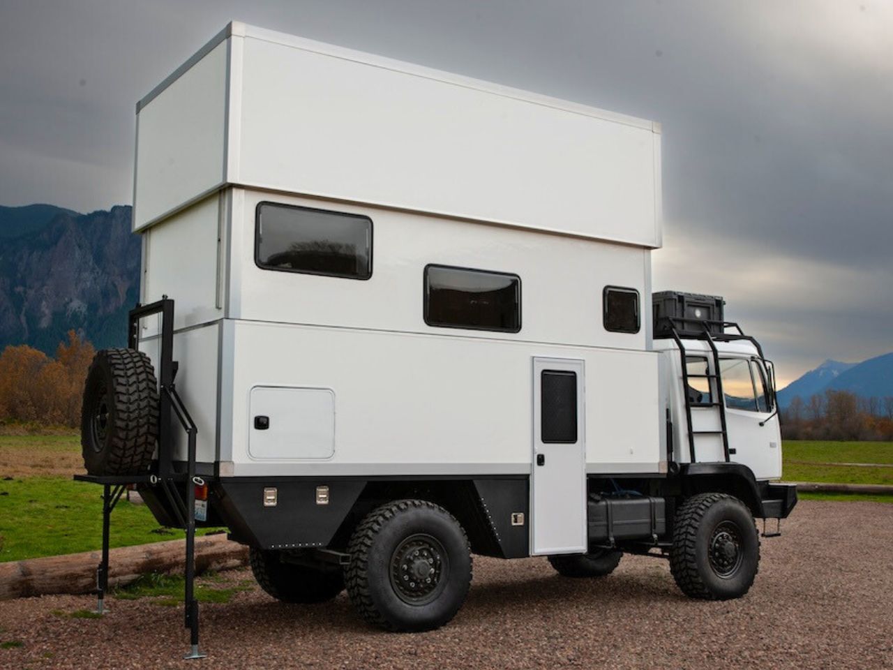 Stewart & Stevenson M1078 Expedition Build