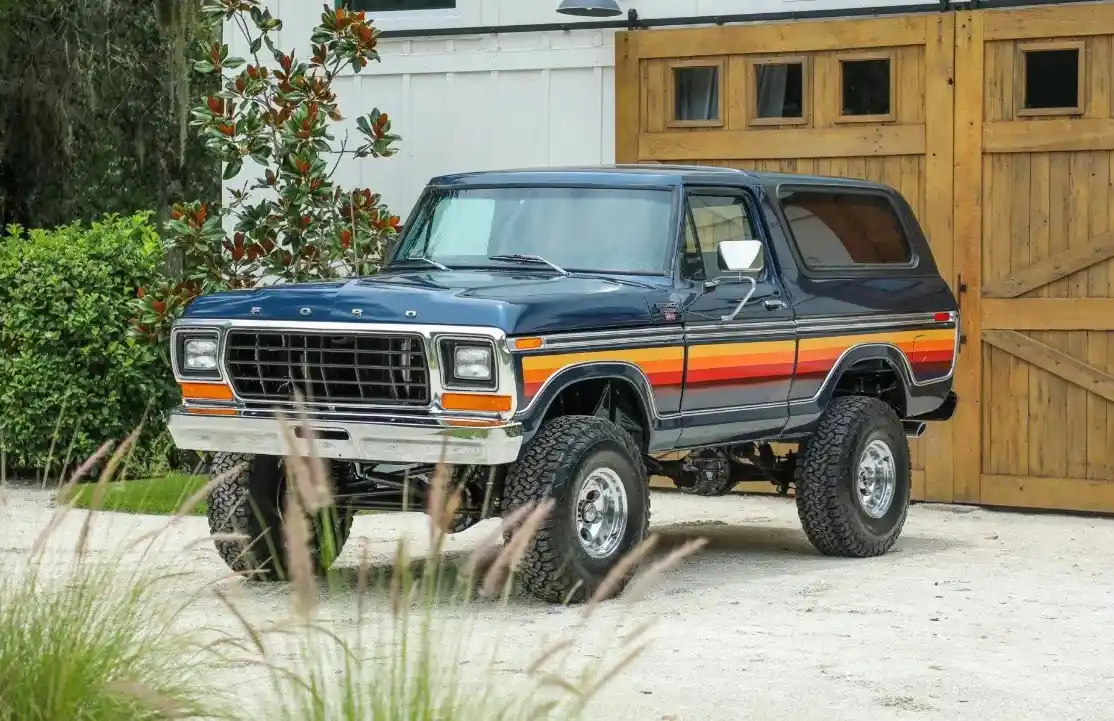 7.3L Godzilla-Powered 1978 Ford Bronco Free Wheeling