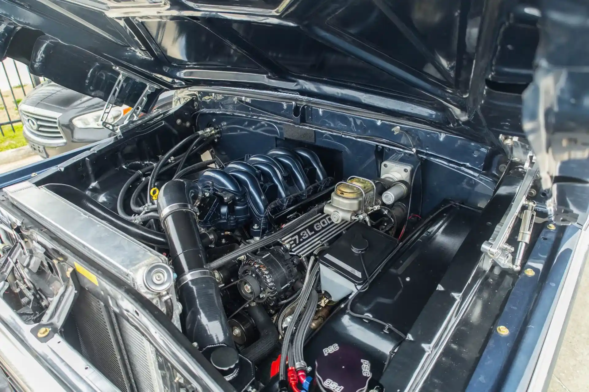 7.3L Godzilla-Powered 1978 Ford Bronco Free Wheeling