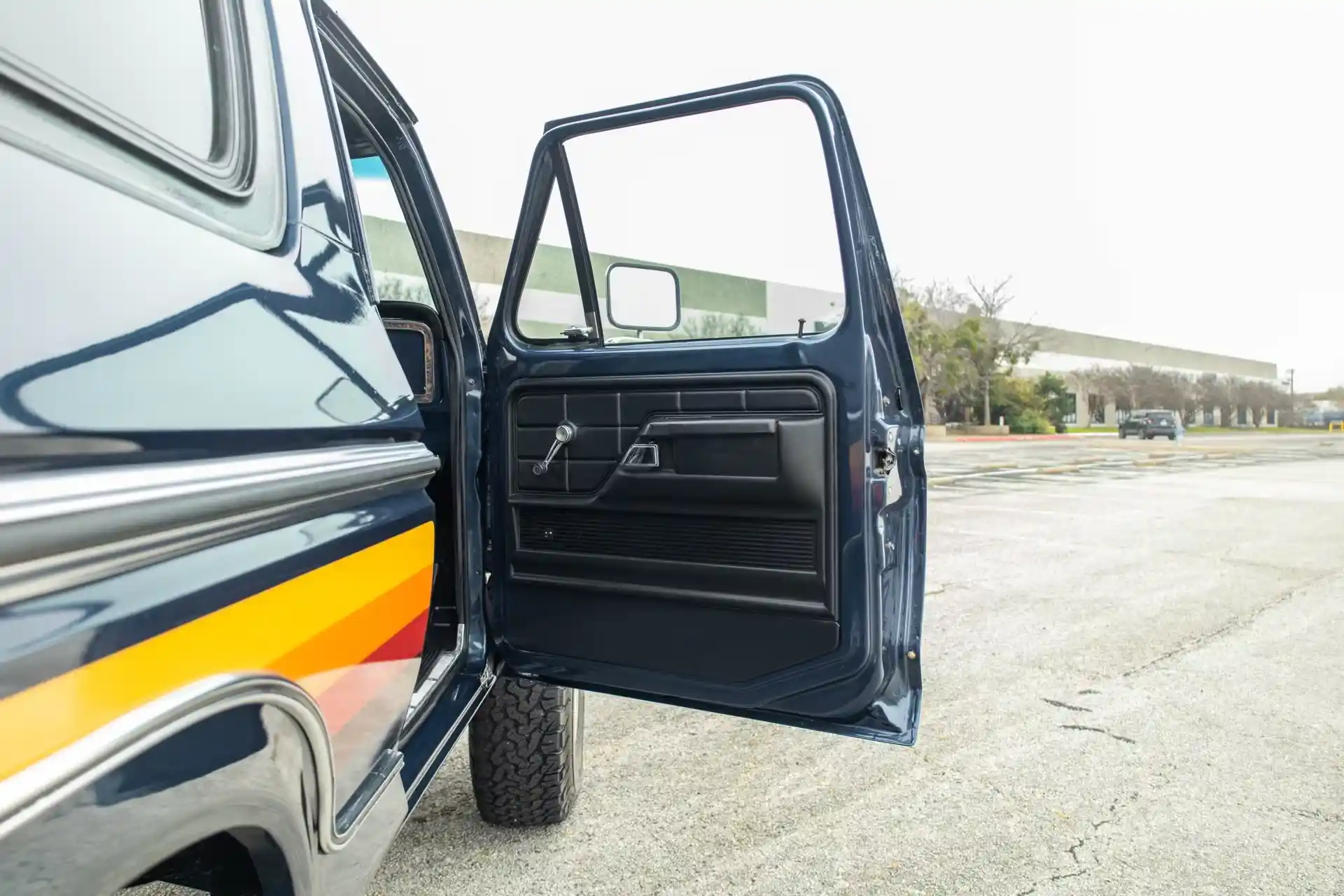 7.3L Godzilla-Powered 1978 Ford Bronco Free Wheeling