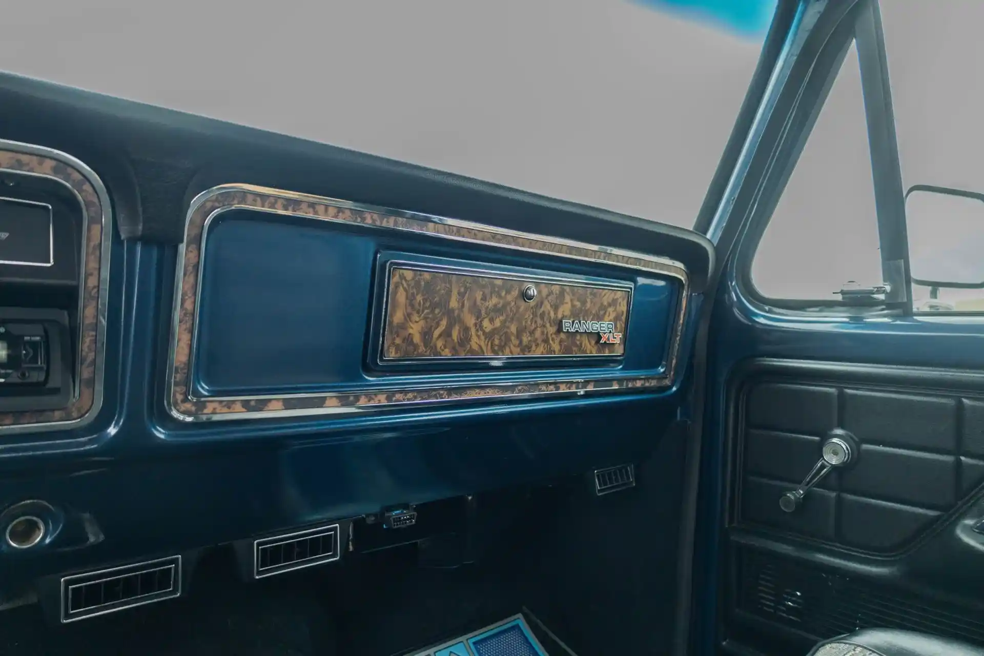 7.3L Godzilla-Powered 1978 Ford Bronco Free Wheeling