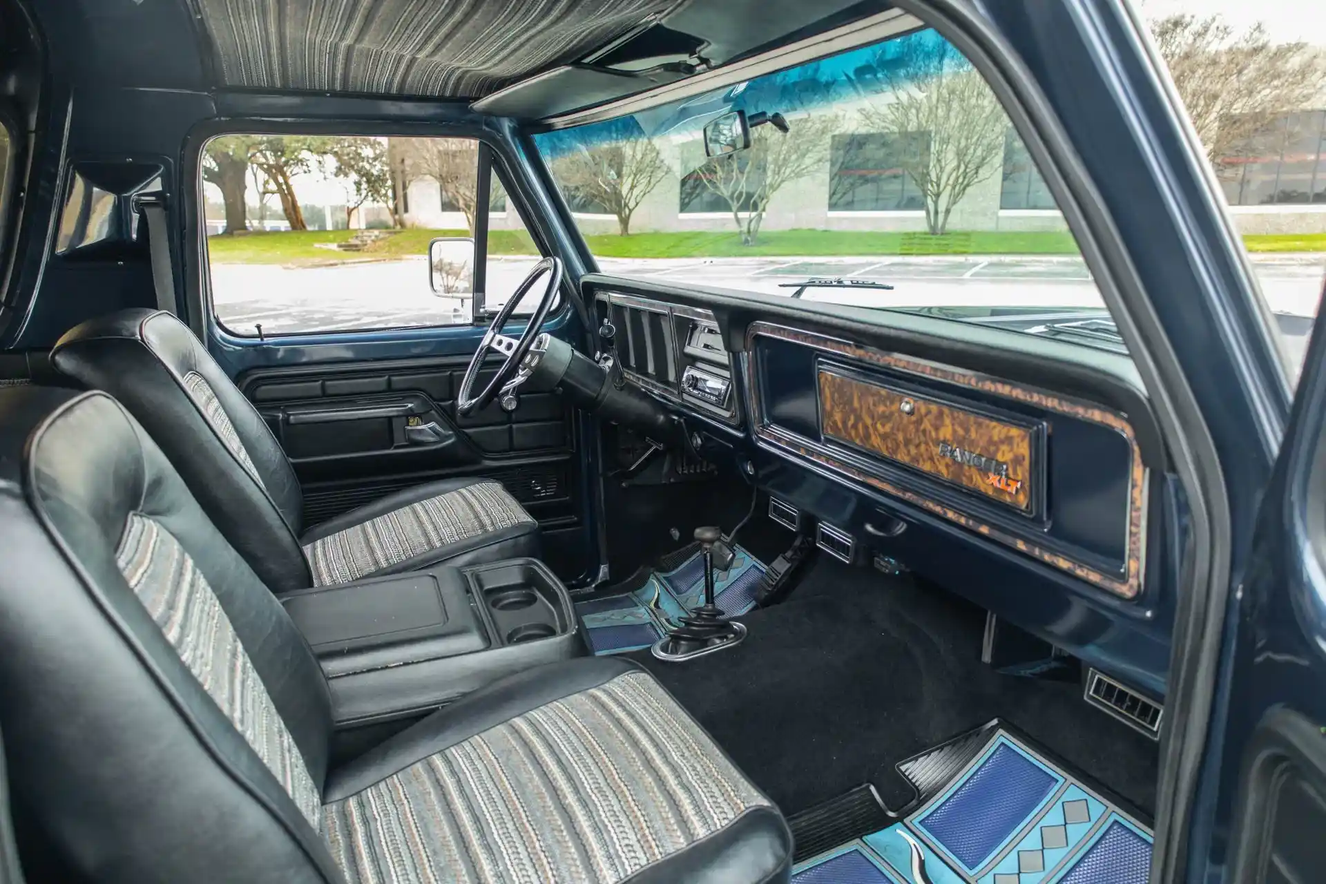 7.3L Godzilla-Powered 1978 Ford Bronco Free Wheeling