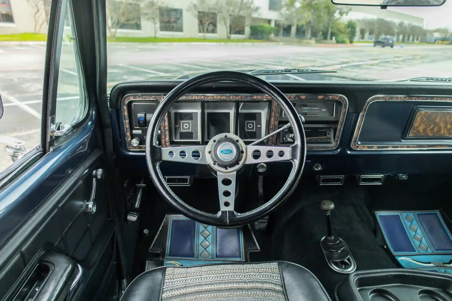 7.3L Godzilla-Powered 1978 Ford Bronco Free Wheeling