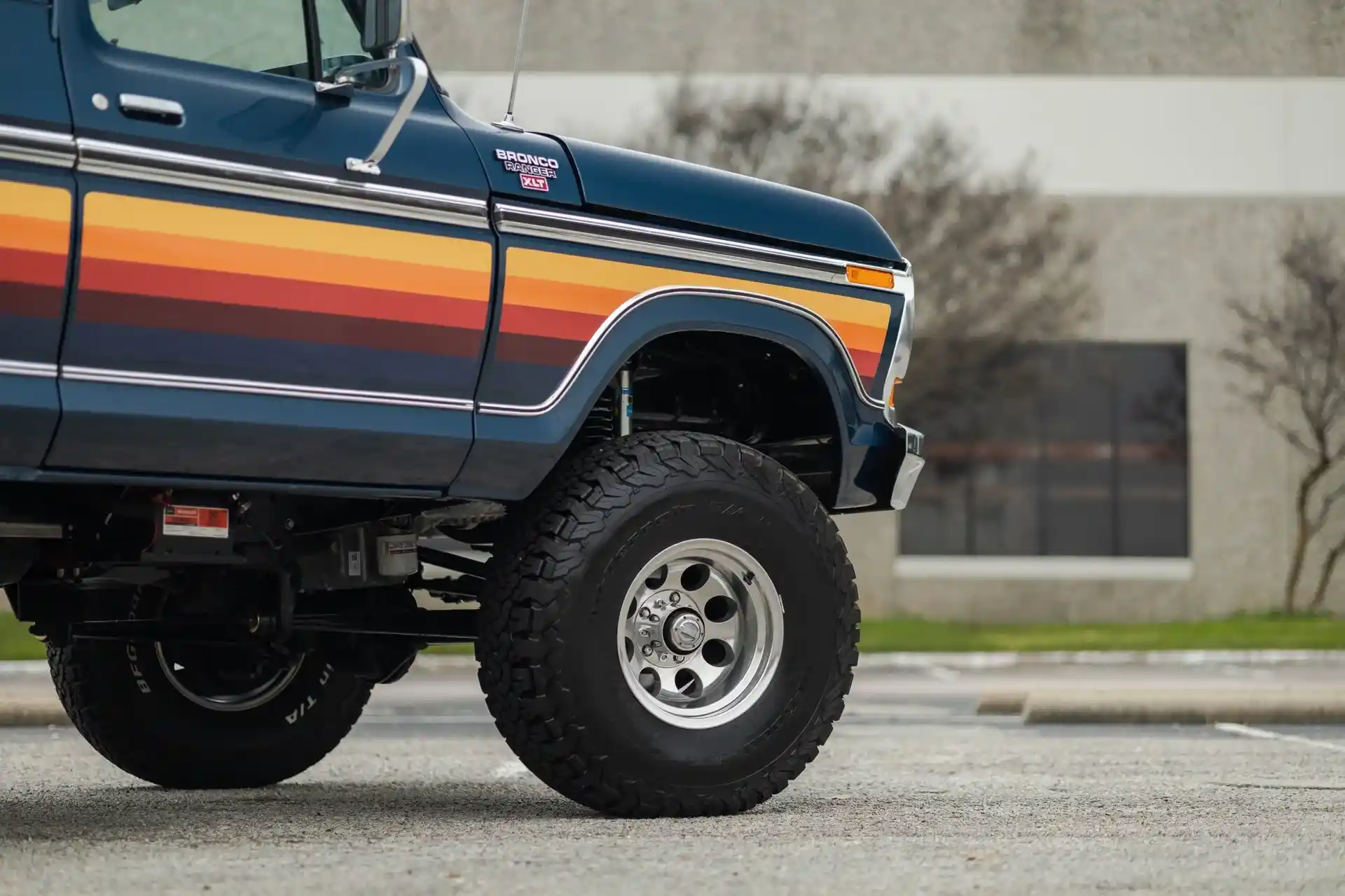 7.3L Godzilla-Powered 1978 Ford Bronco Free Wheeling