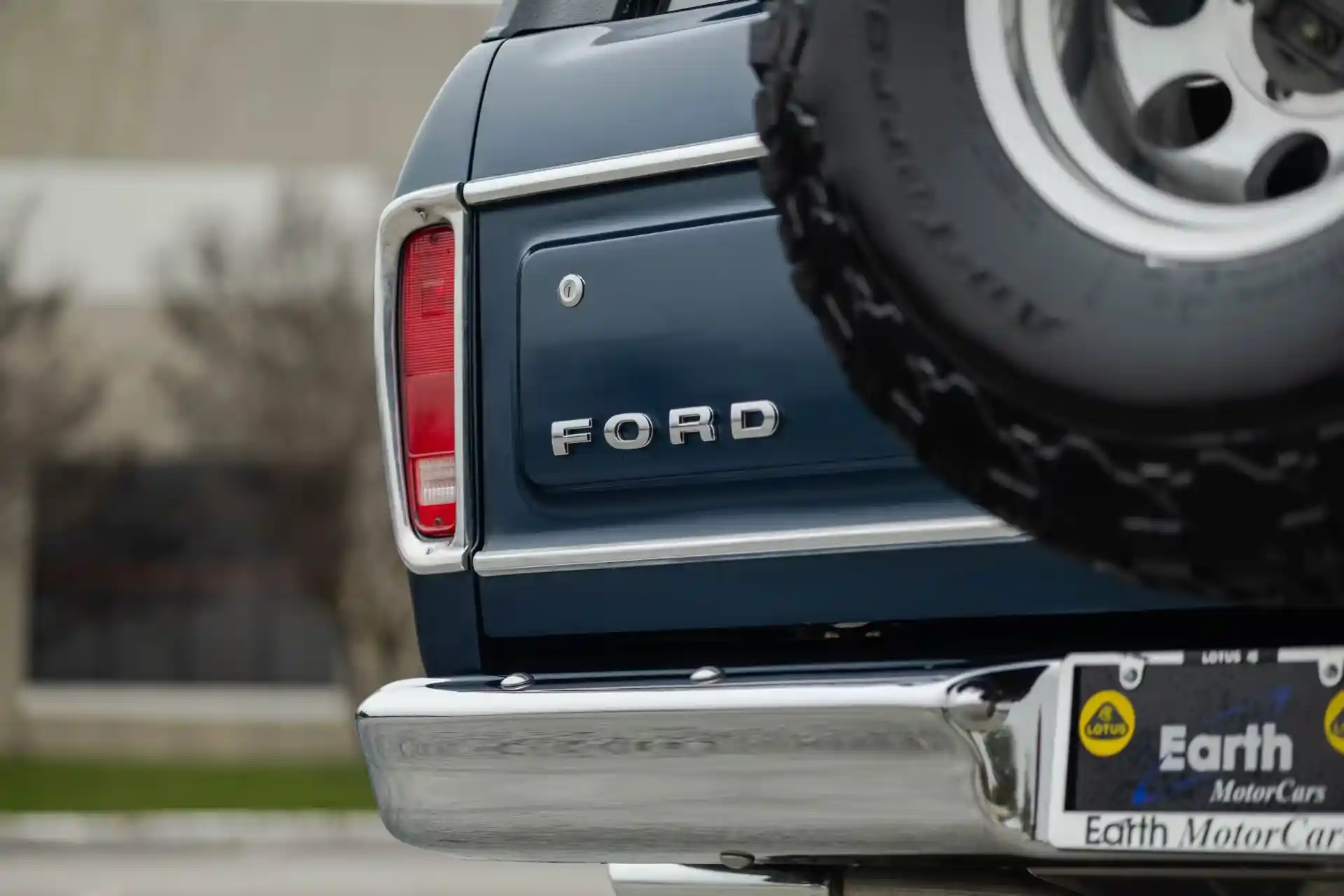 7.3L Godzilla-Powered 1978 Ford Bronco Free Wheeling