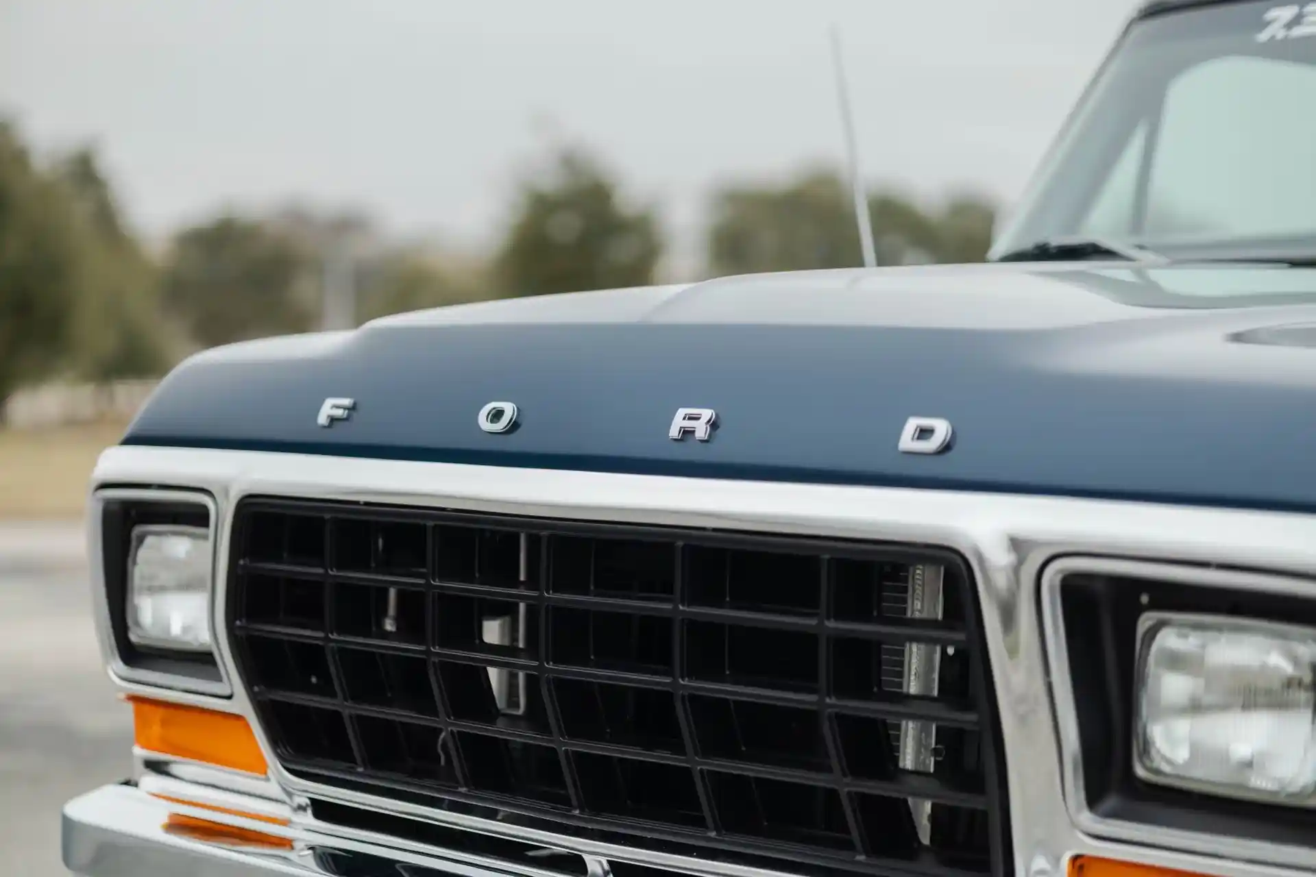 7.3L Godzilla-Powered 1978 Ford Bronco Free Wheeling