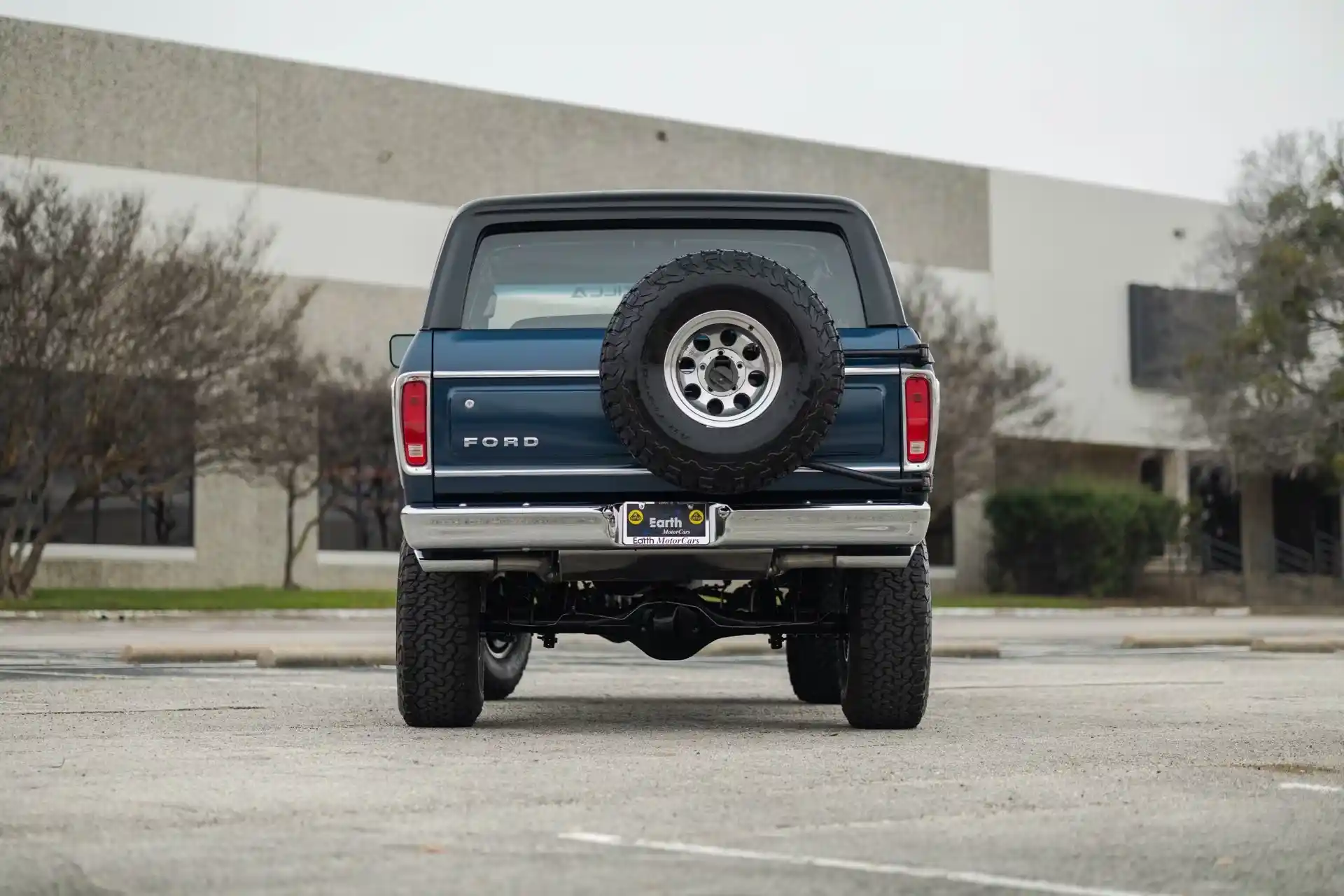 7.3L Godzilla-Powered 1978 Ford Bronco Free Wheeling