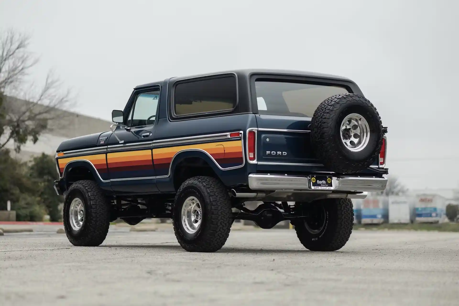 7.3L Godzilla-Powered 1978 Ford Bronco Free Wheeling