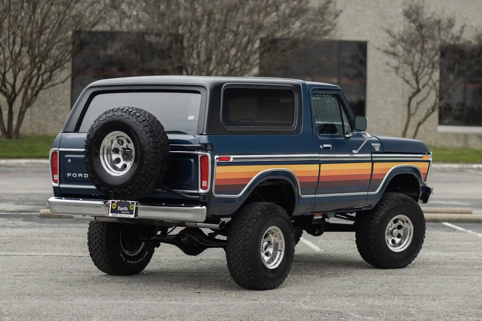 7.3L Godzilla-Powered 1978 Ford Bronco Free Wheeling