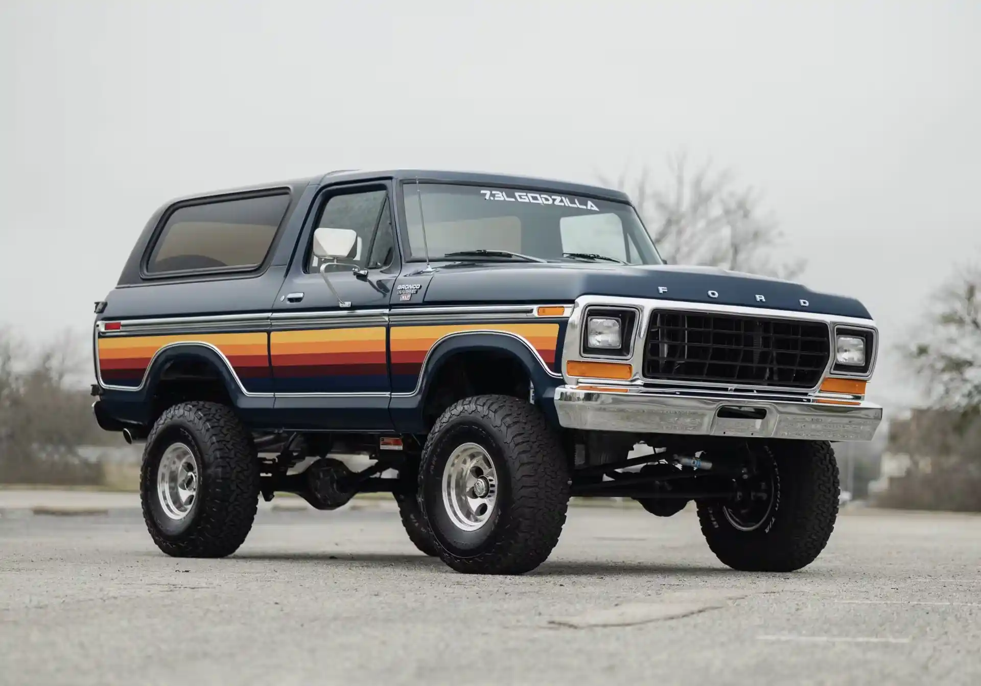7.3L Godzilla-Powered 1978 Ford Bronco Free Wheeling