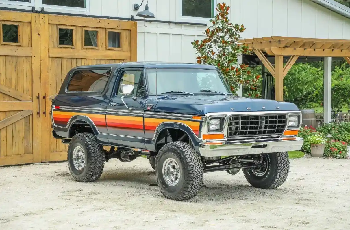 7.3L Godzilla-Powered 1978 Ford Bronco Free Wheeling