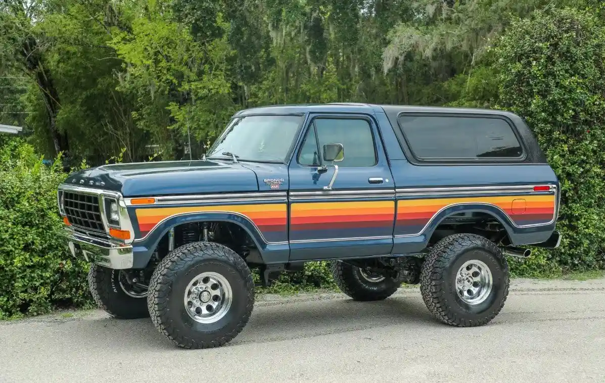 7.3L Godzilla-Powered 1978 Ford Bronco Free Wheeling