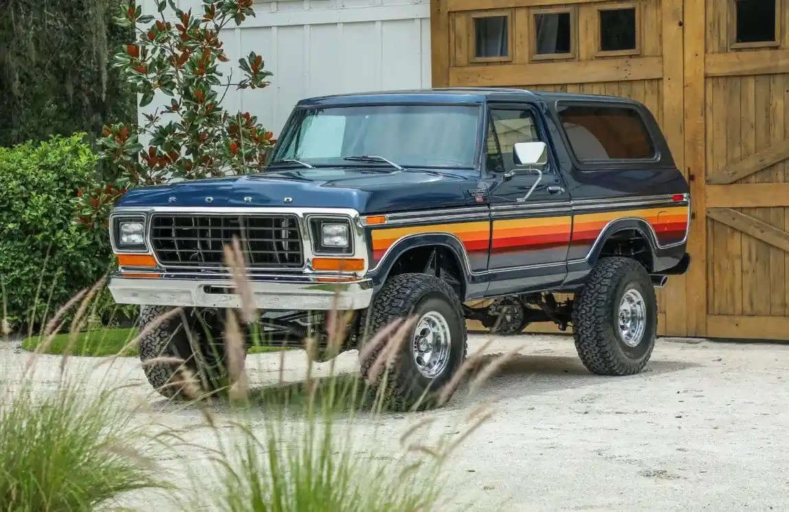 7.3L Godzilla-Powered 1978 Ford Bronco Free Wheeling