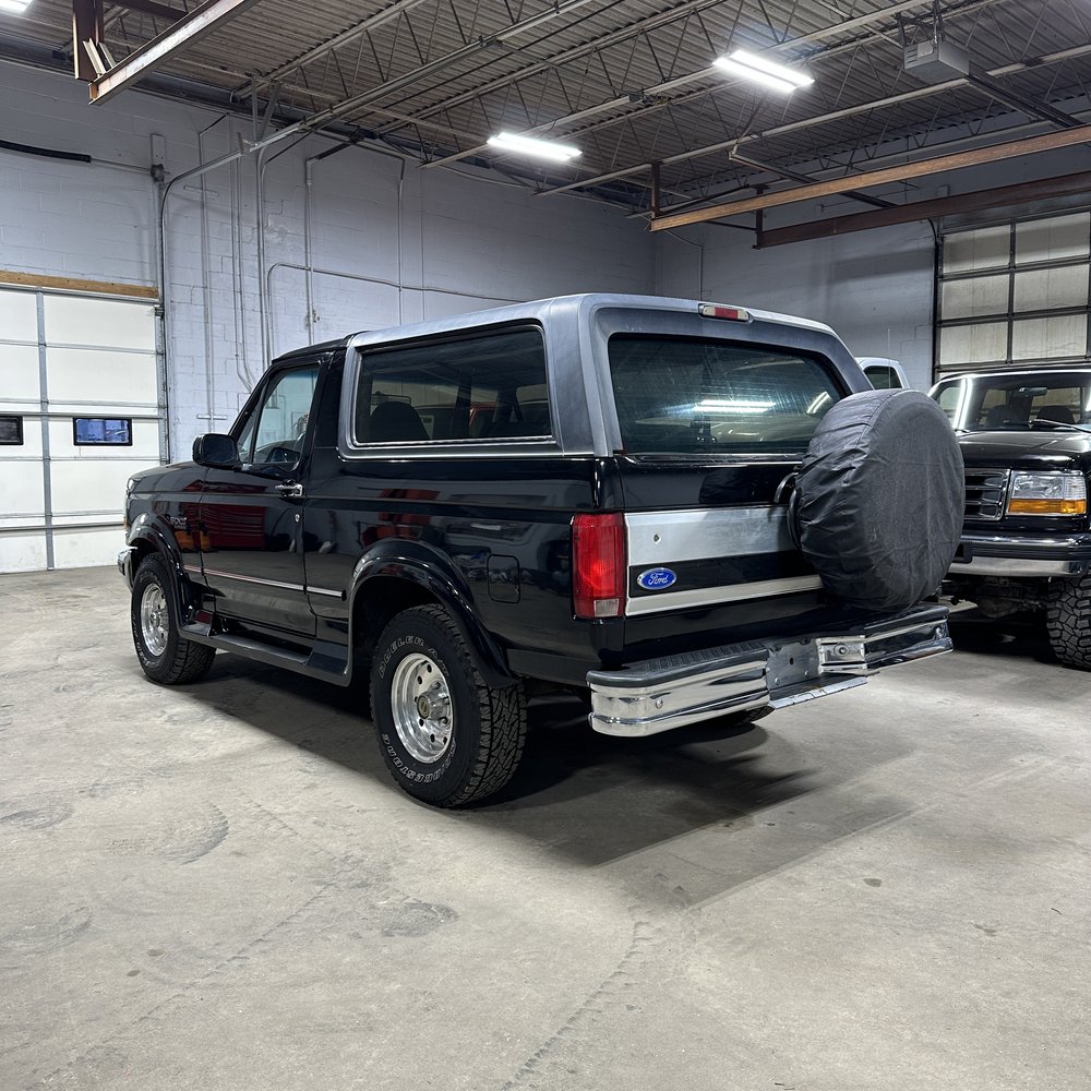 1995 Ford Bronco XLT - 2