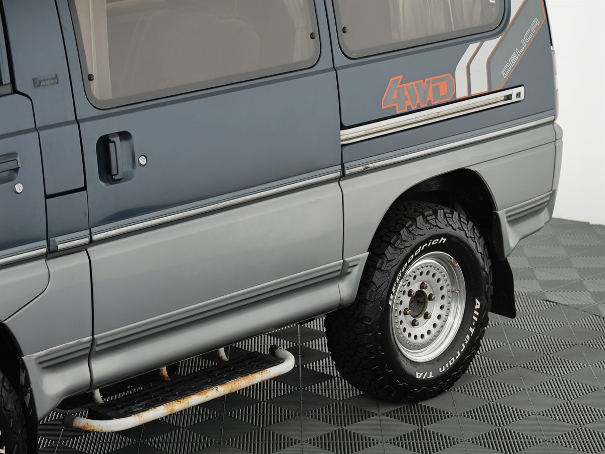 1990 Mitsubishi Delica