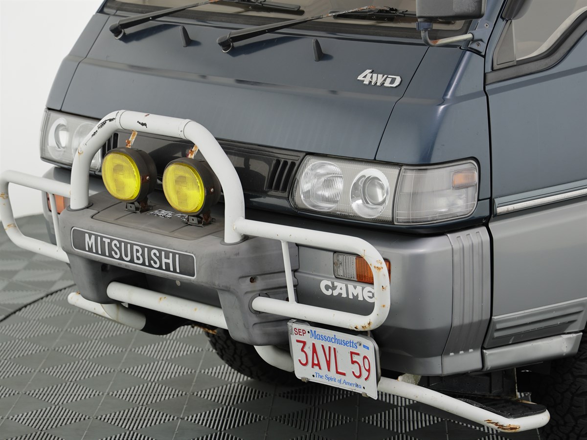 1990 Mitsubishi Delica