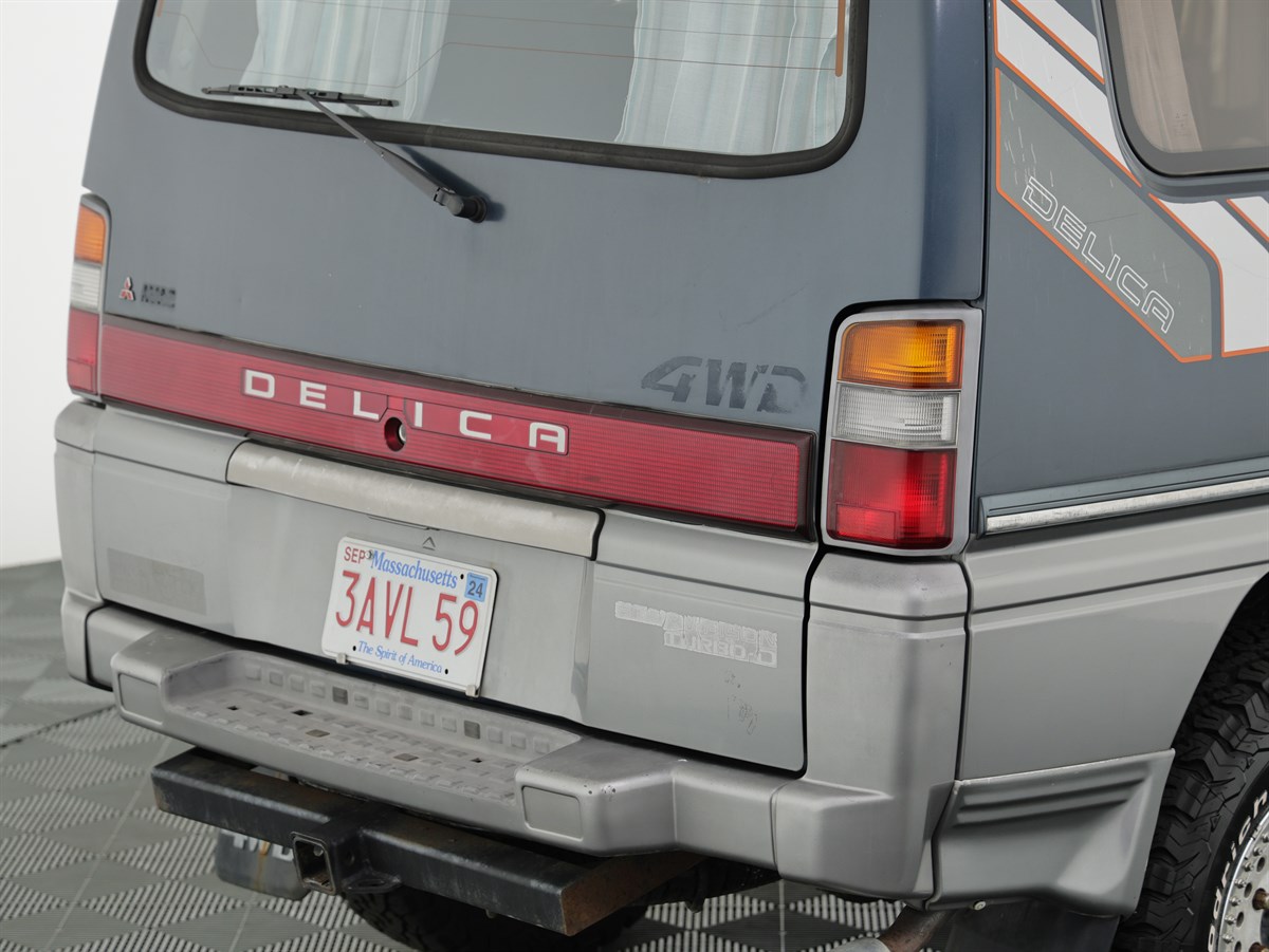 1990 Mitsubishi Delica