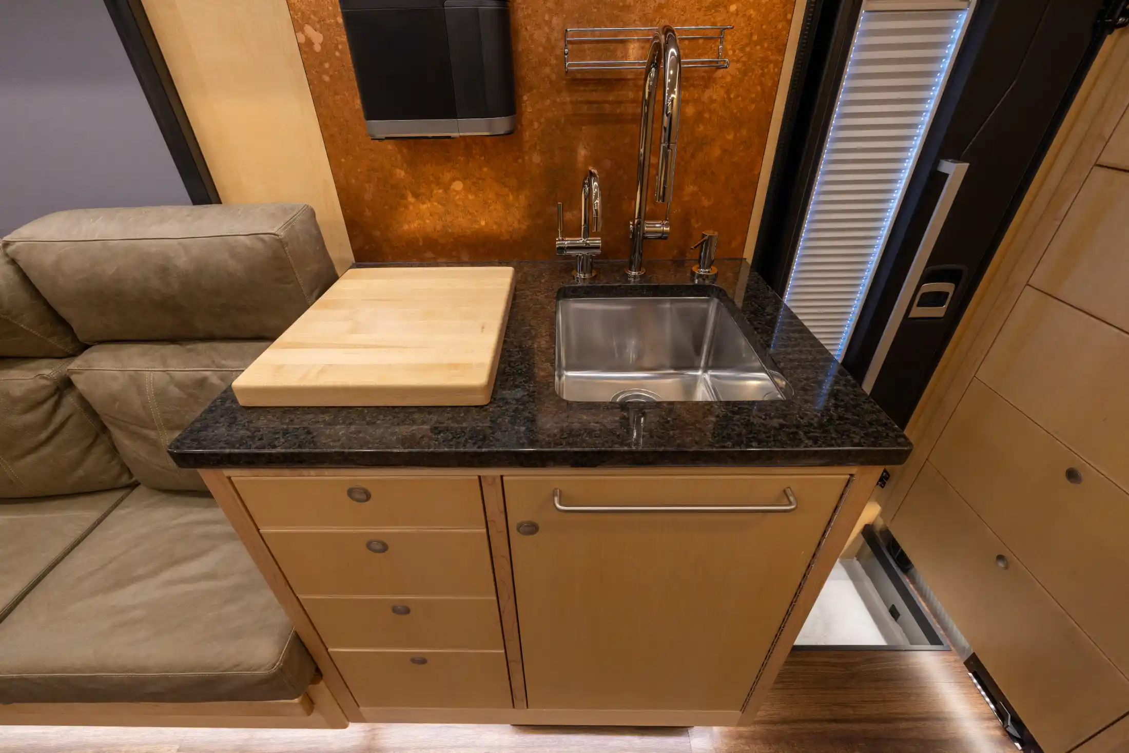 2022 EarthRoamer XV-LTi 079