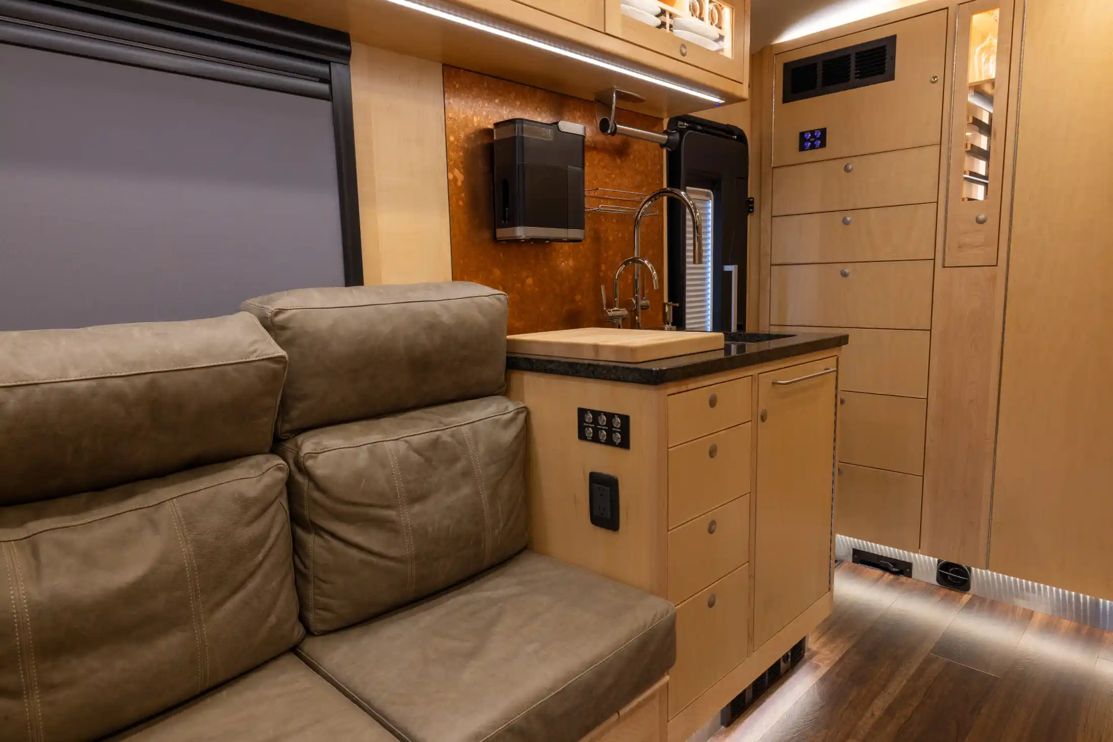 2022 EarthRoamer XV-LTi 079