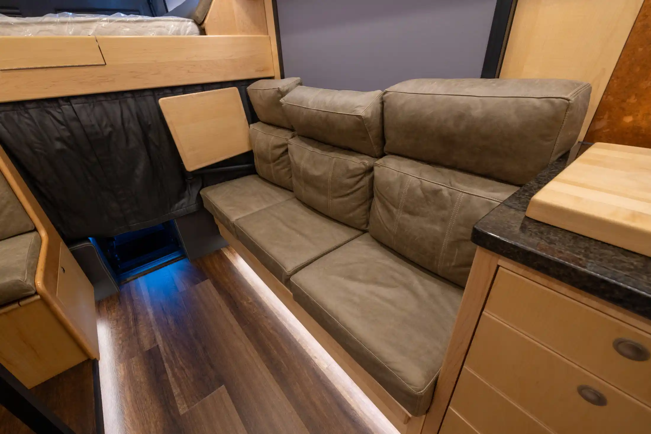 2022 EarthRoamer XV-LTi 079