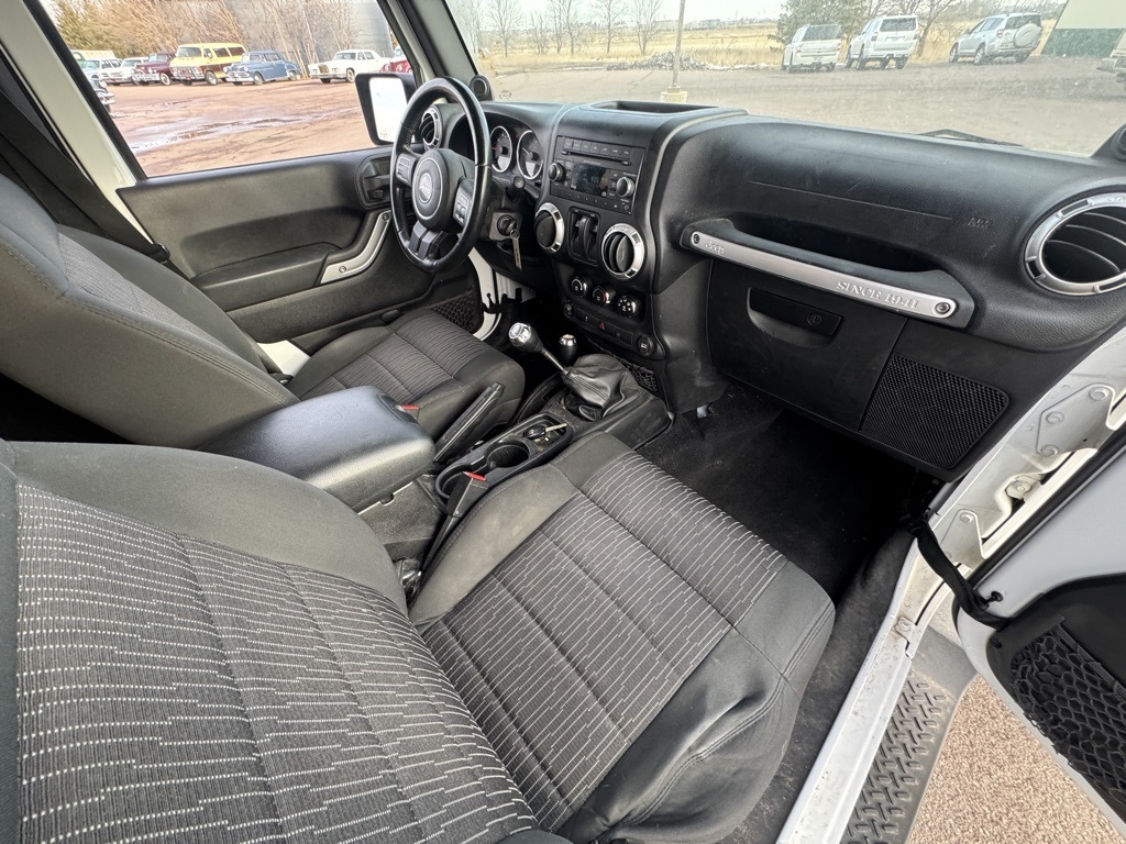 2012 Jeep Wrangler Sahara - 5