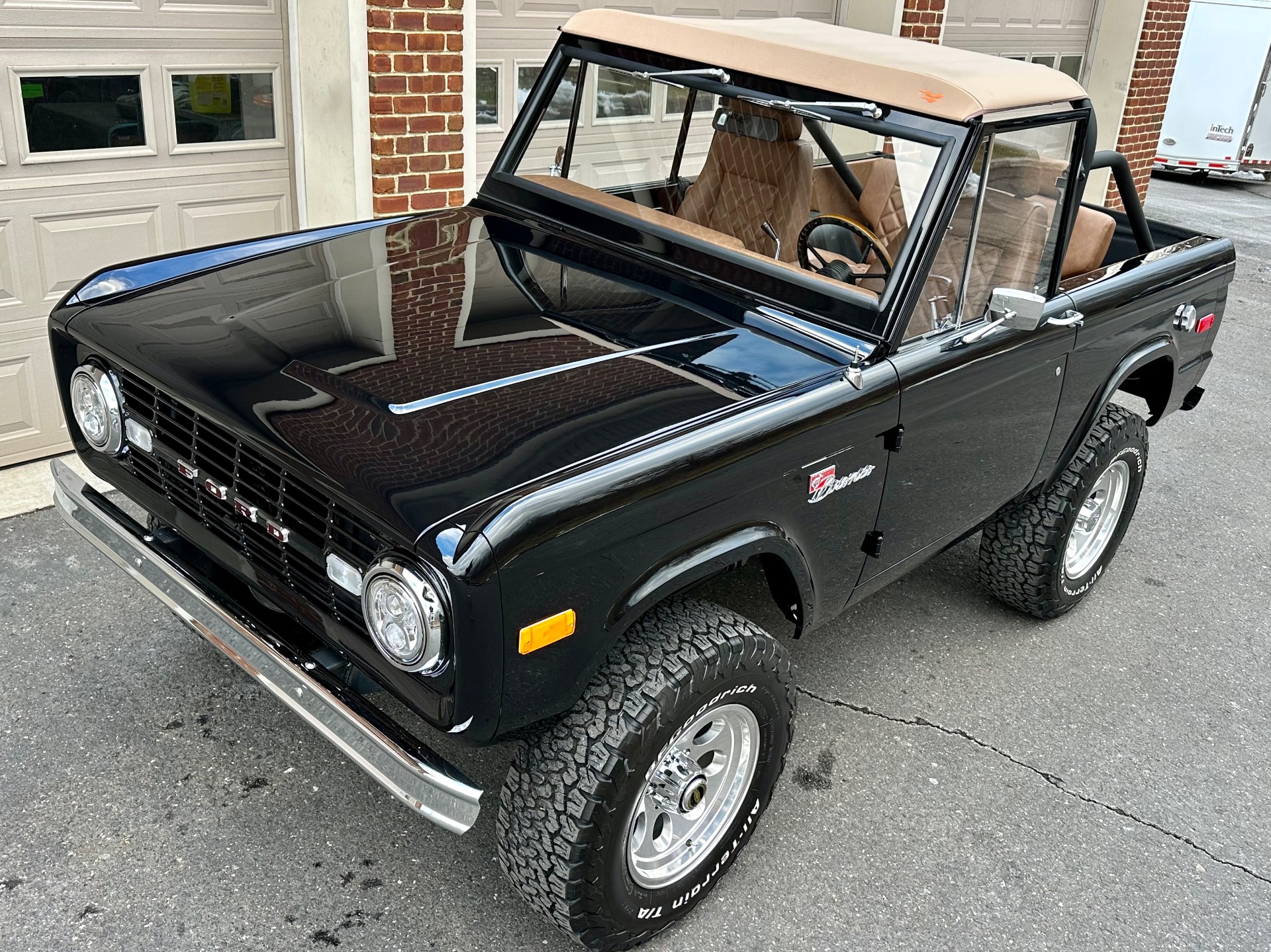Velocity Signature Series 1975 Ford Bronco